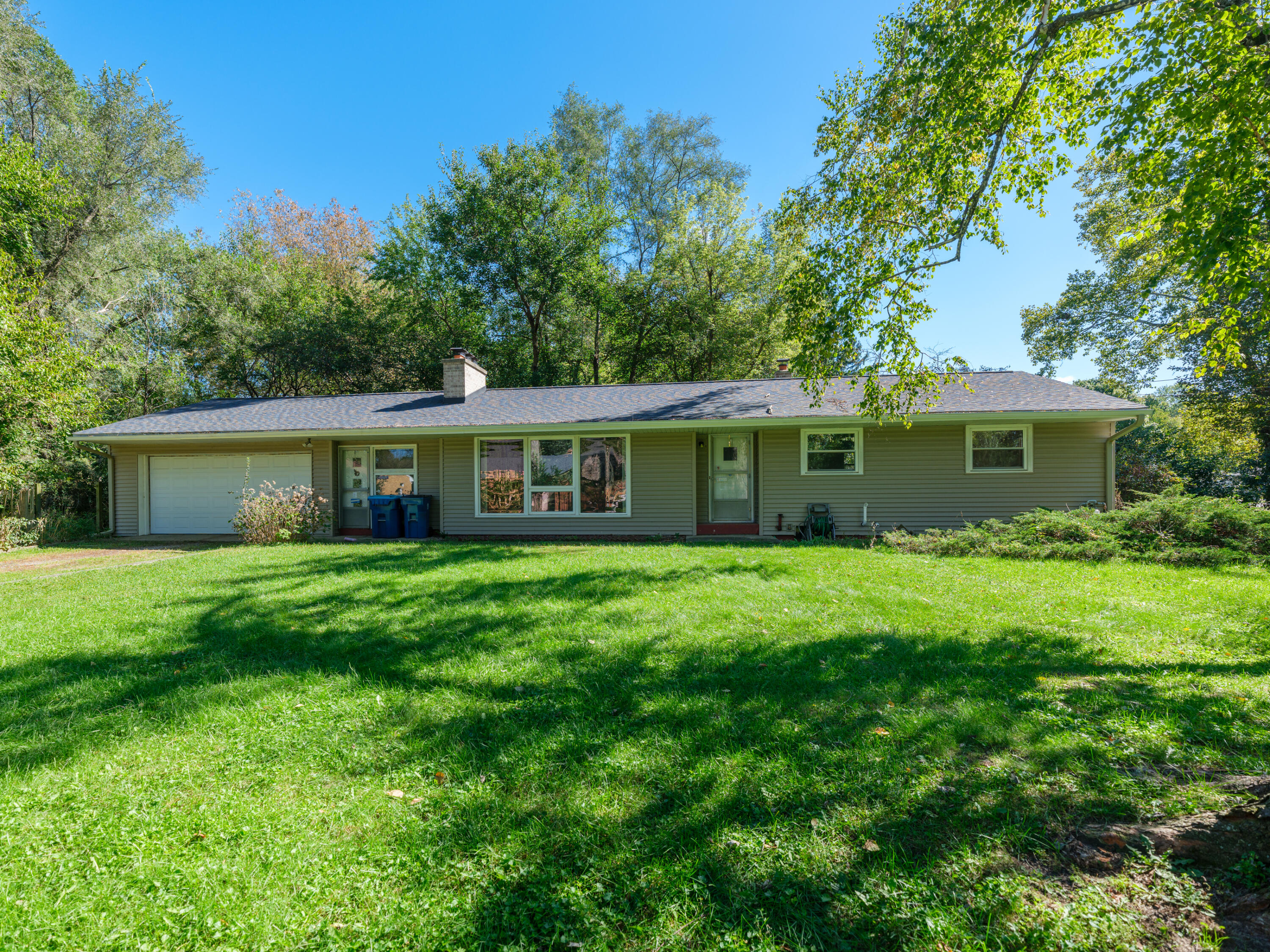 2906 Sunnycrest Drive Property Photo 1