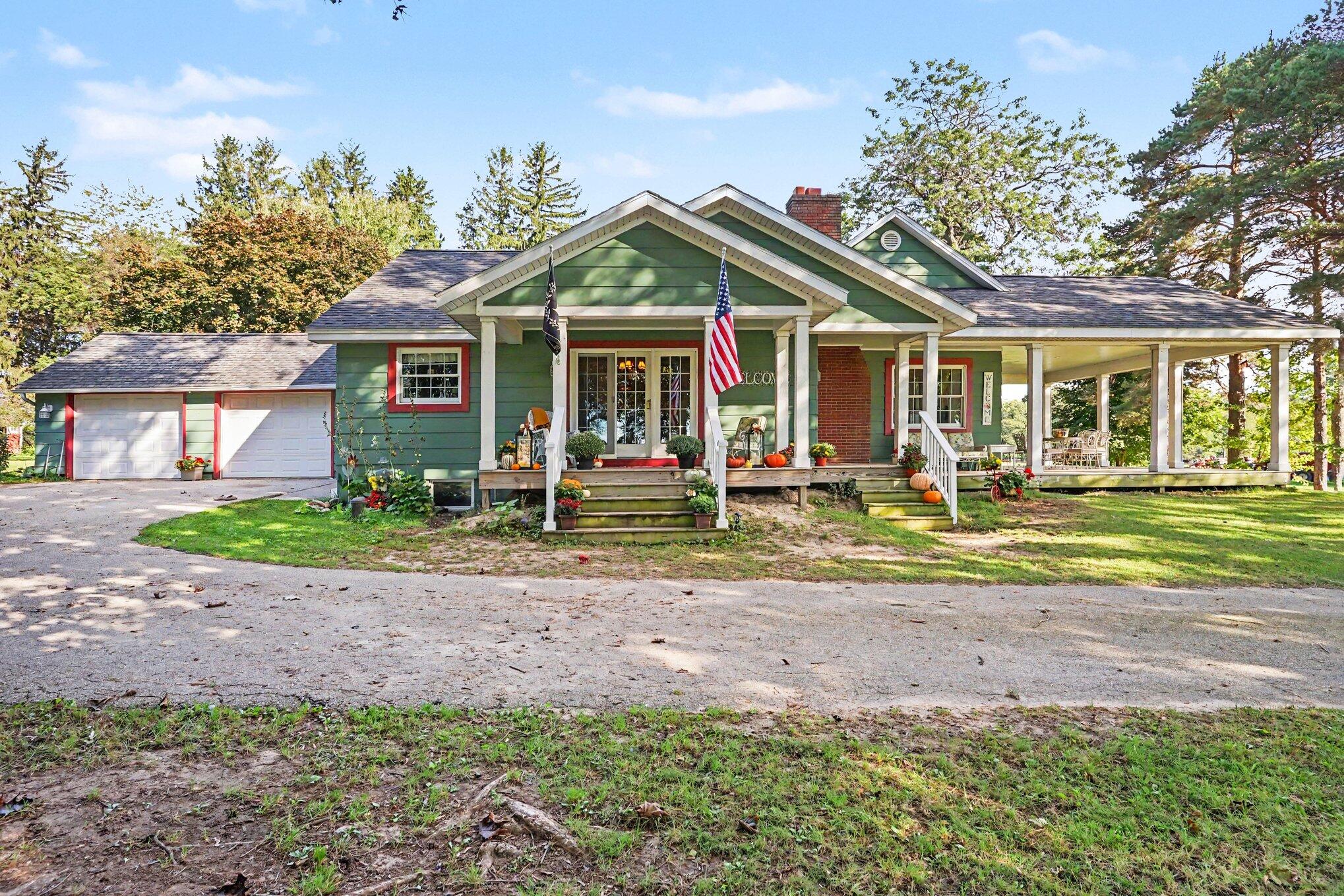 10521 Old Highway 99 Property Photo 1