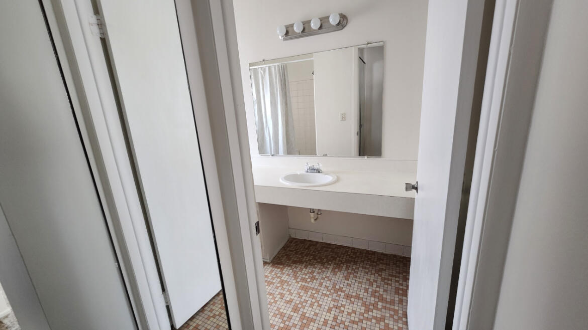 25341 Shiawassee Circle 201 Property Photo 14