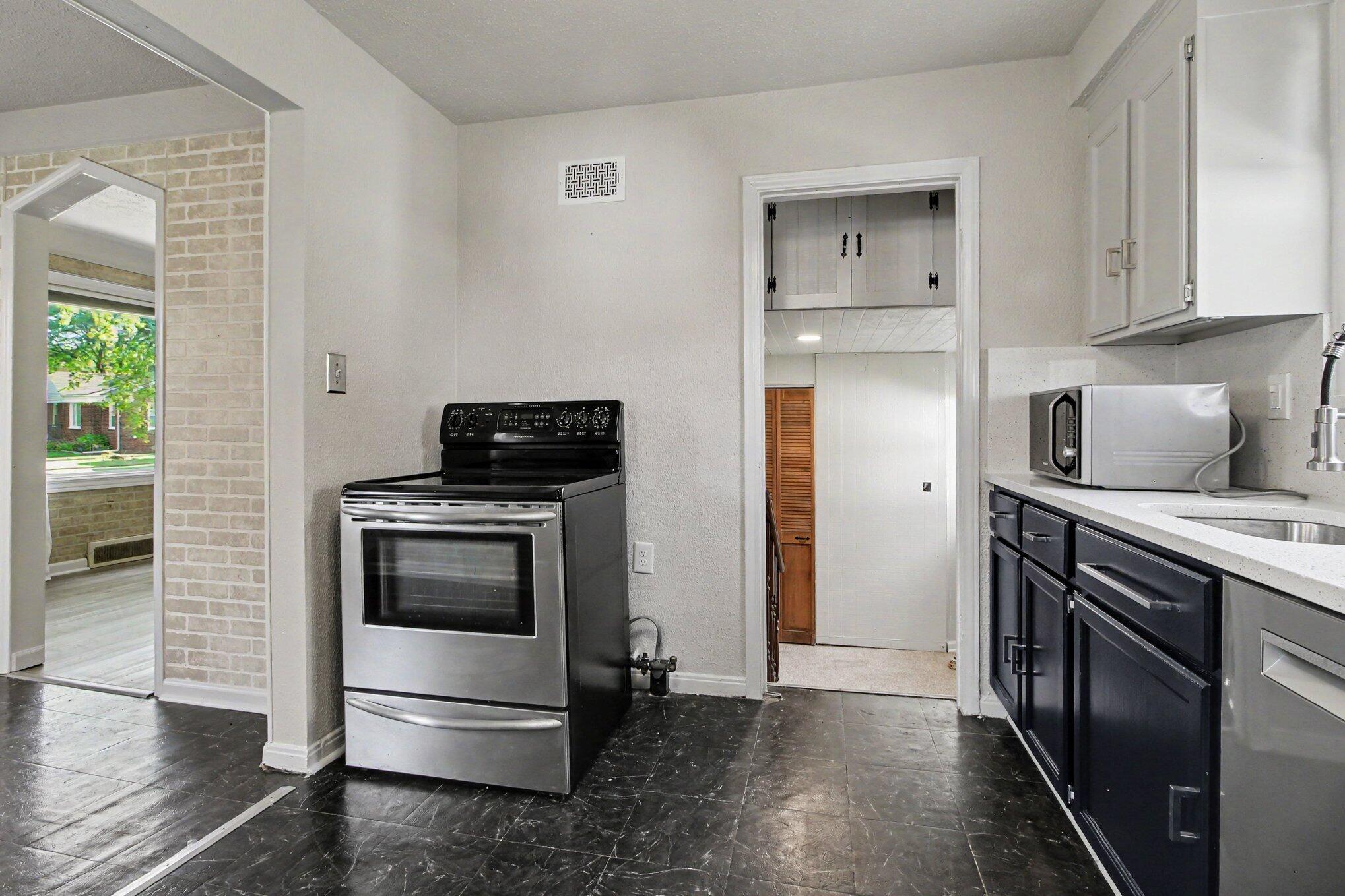 6310 Buckingham Avenue Property Photo 9