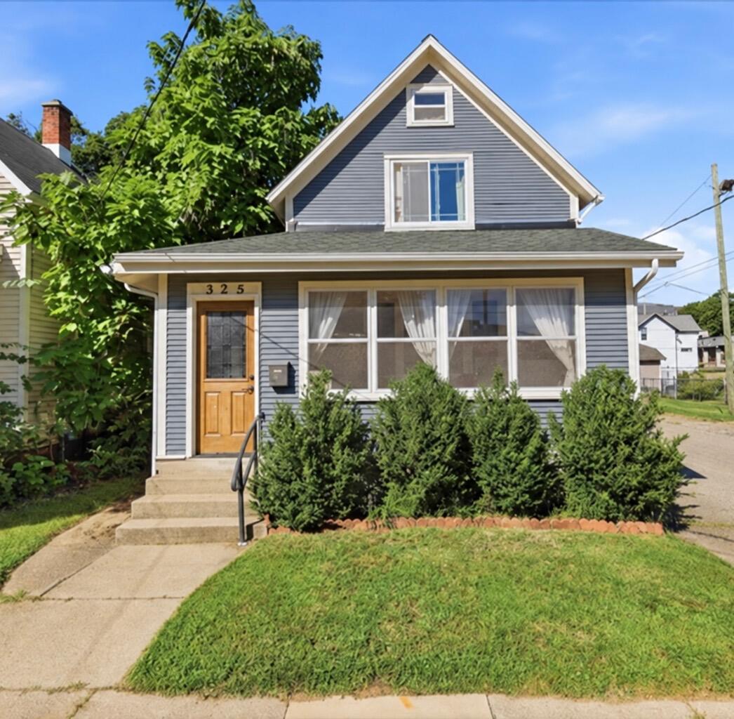325 Grand Avenue Ne Property Photo 1