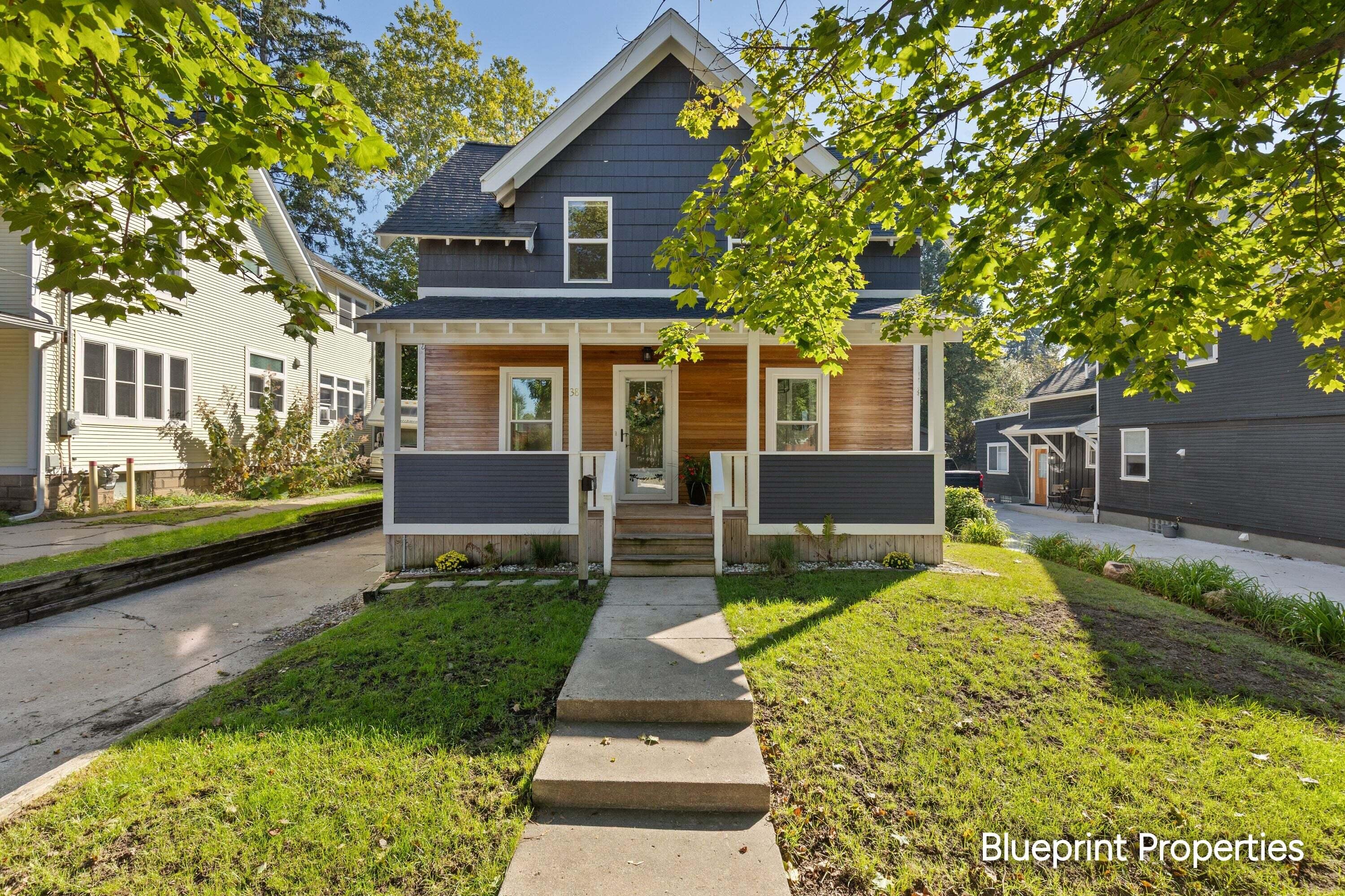 38 Benjamin Avenue NE Property Photo 1