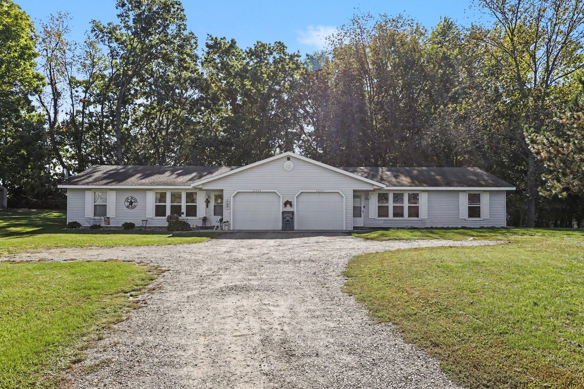 10437 Sunshine Drive Property Photo 1