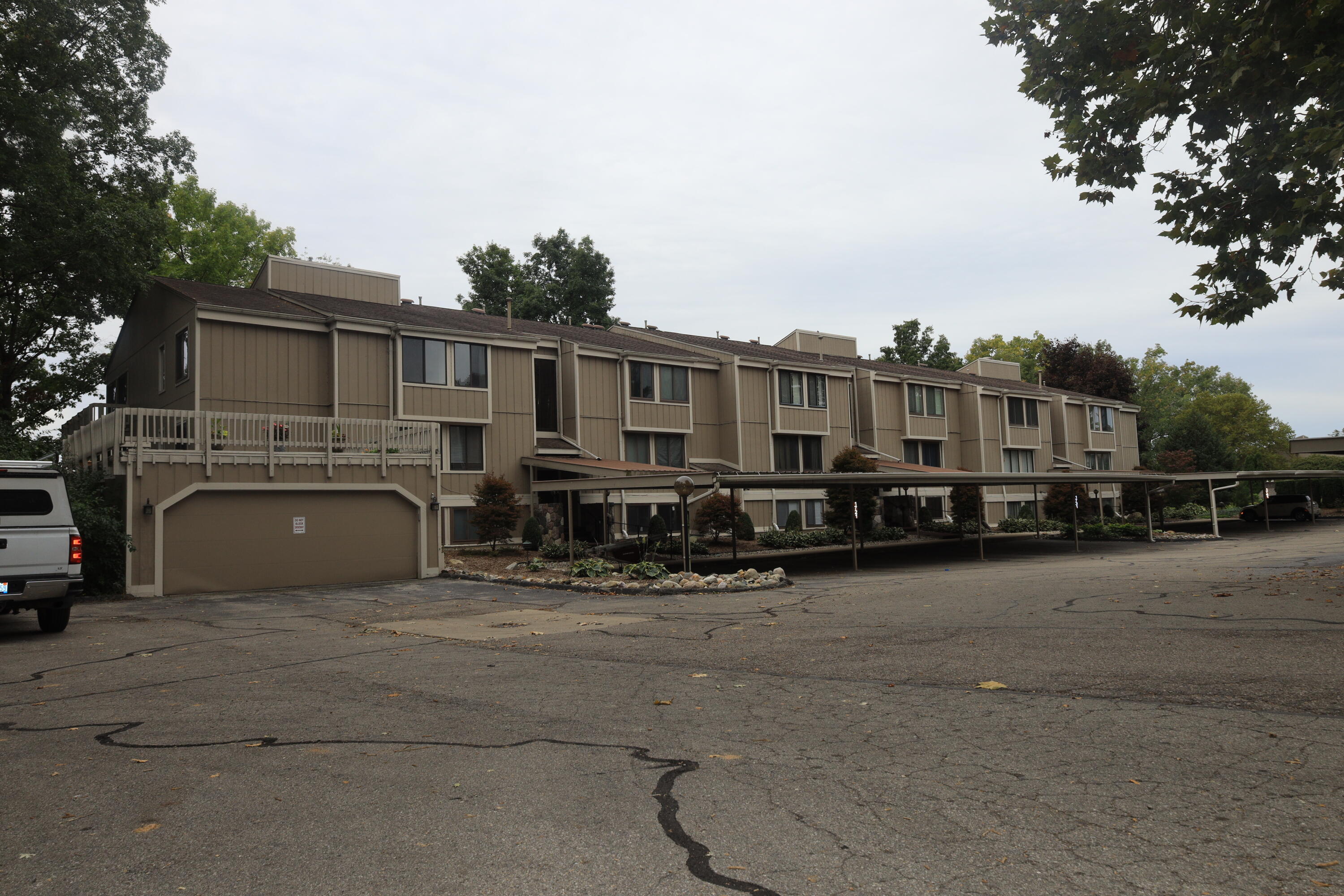 1731 Cliff's Landing Property Photo 1