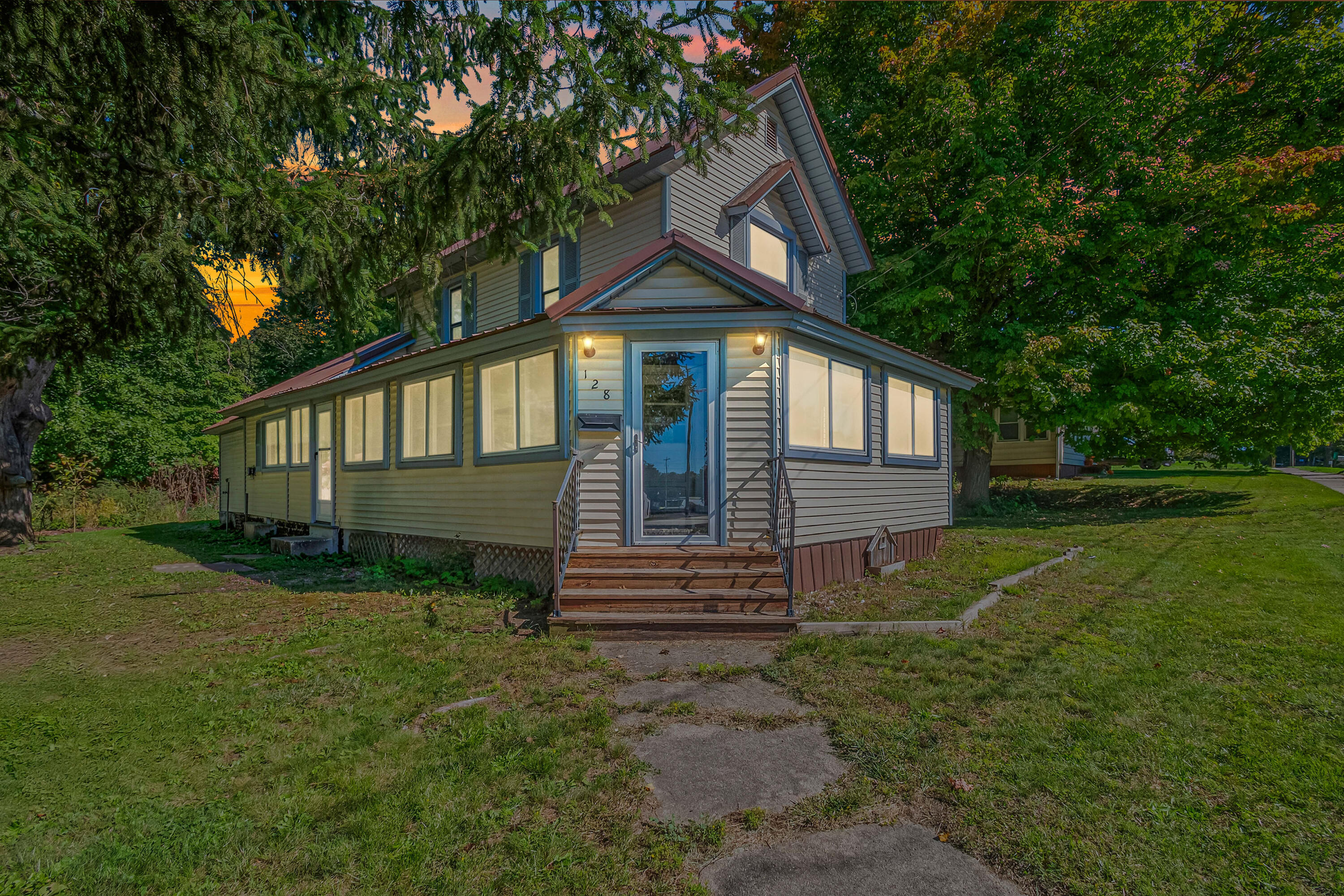 128 E St Joe Street Property Photo 1