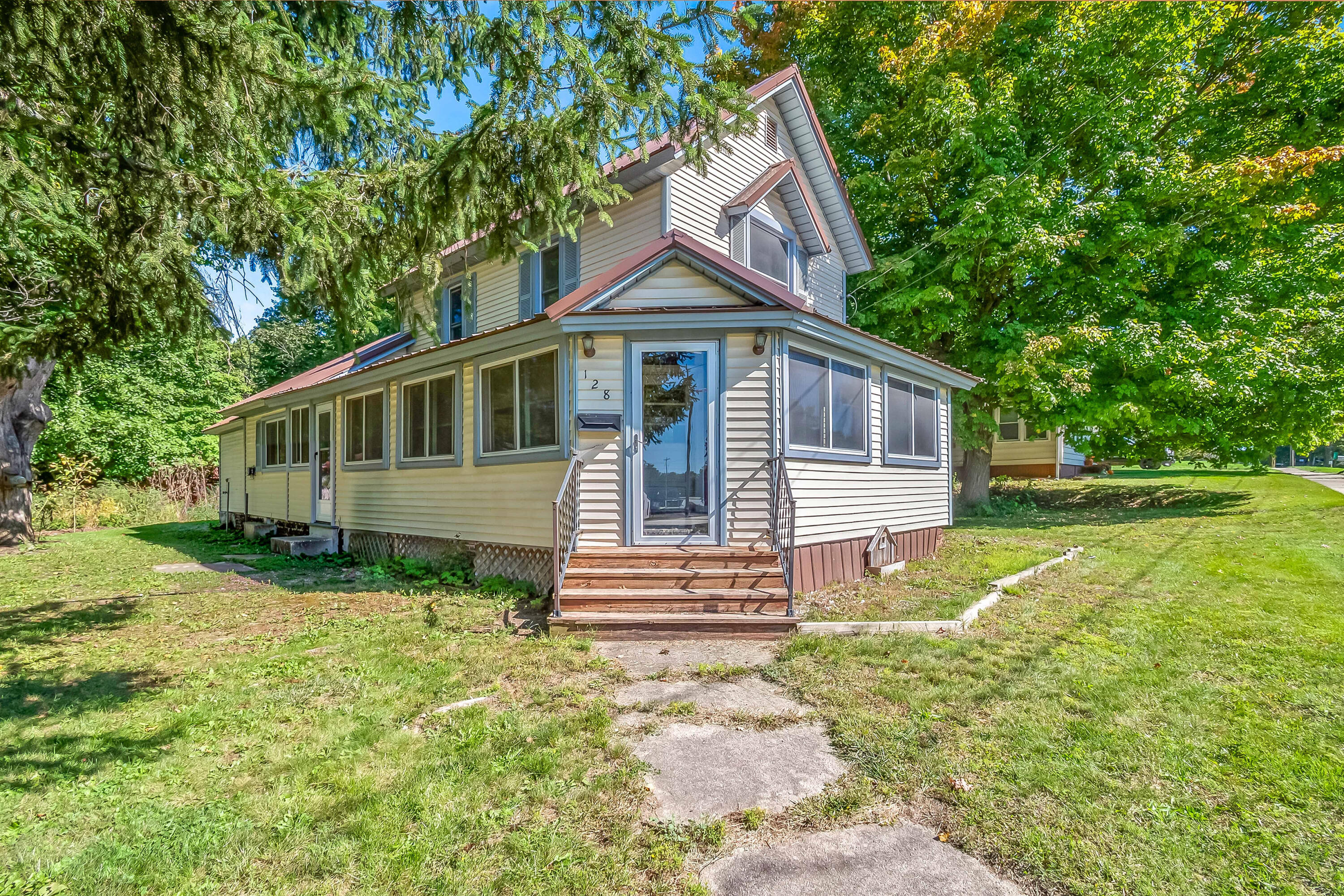 128 E St Joe Street Property Photo 3