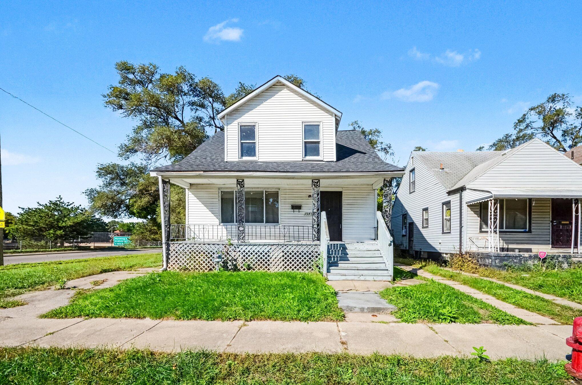 15457 Cloverlawn Avenue Property Photo 2