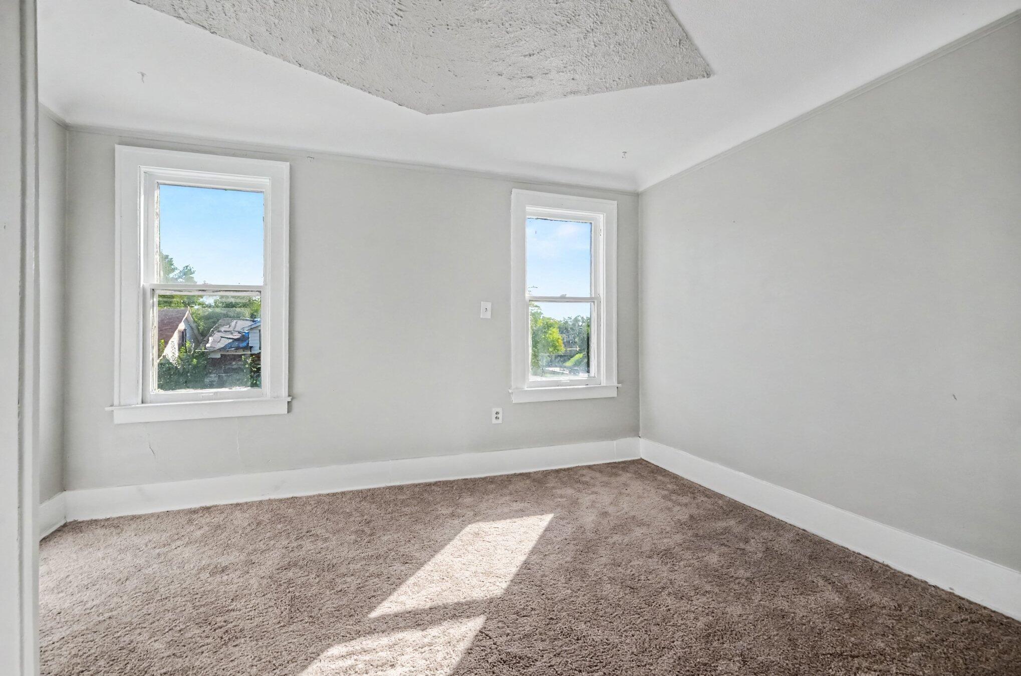 15457 Cloverlawn Avenue Property Photo 21