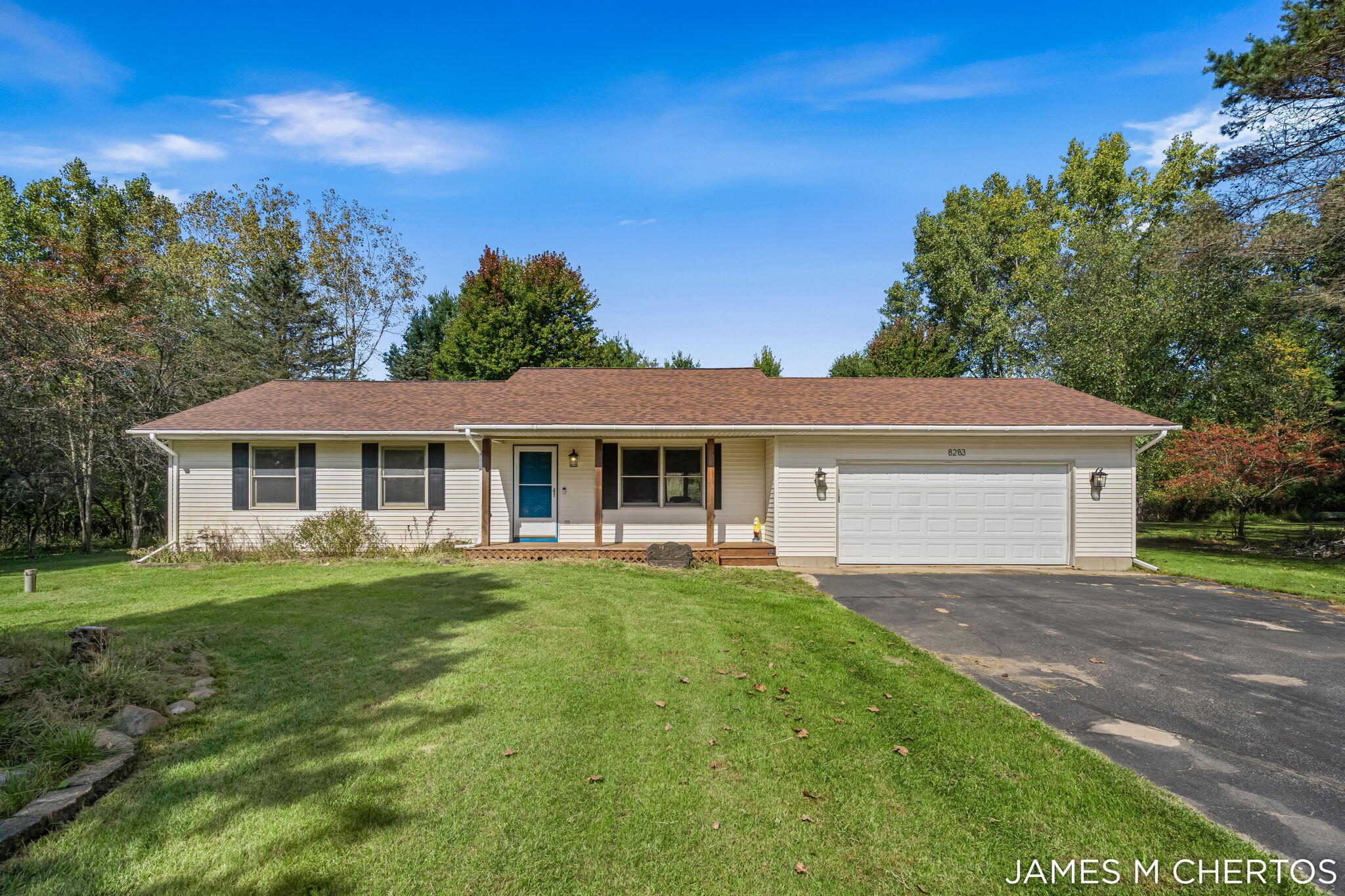 8283 Deer Valley Drive Se Property Photo 1