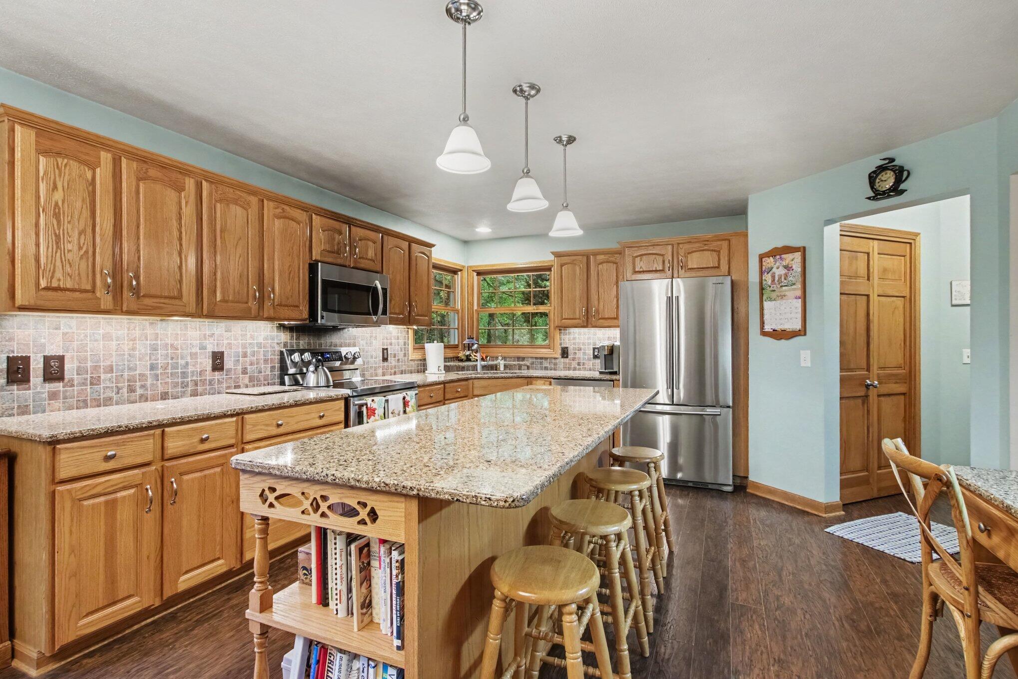 9737 Firefly Avenue Property Photo 8