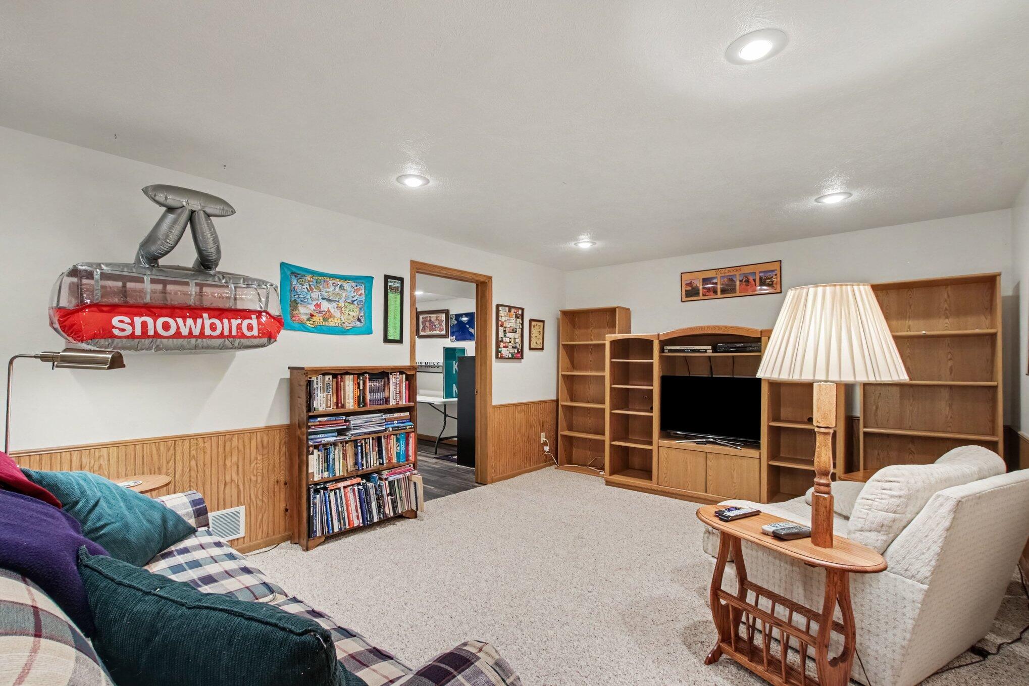 9737 Firefly Avenue Property Photo 22