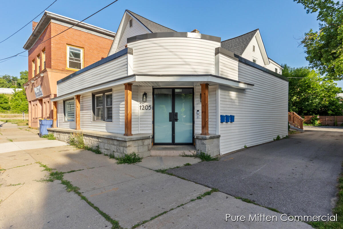1205 Bridge Street NW Property Photo 1