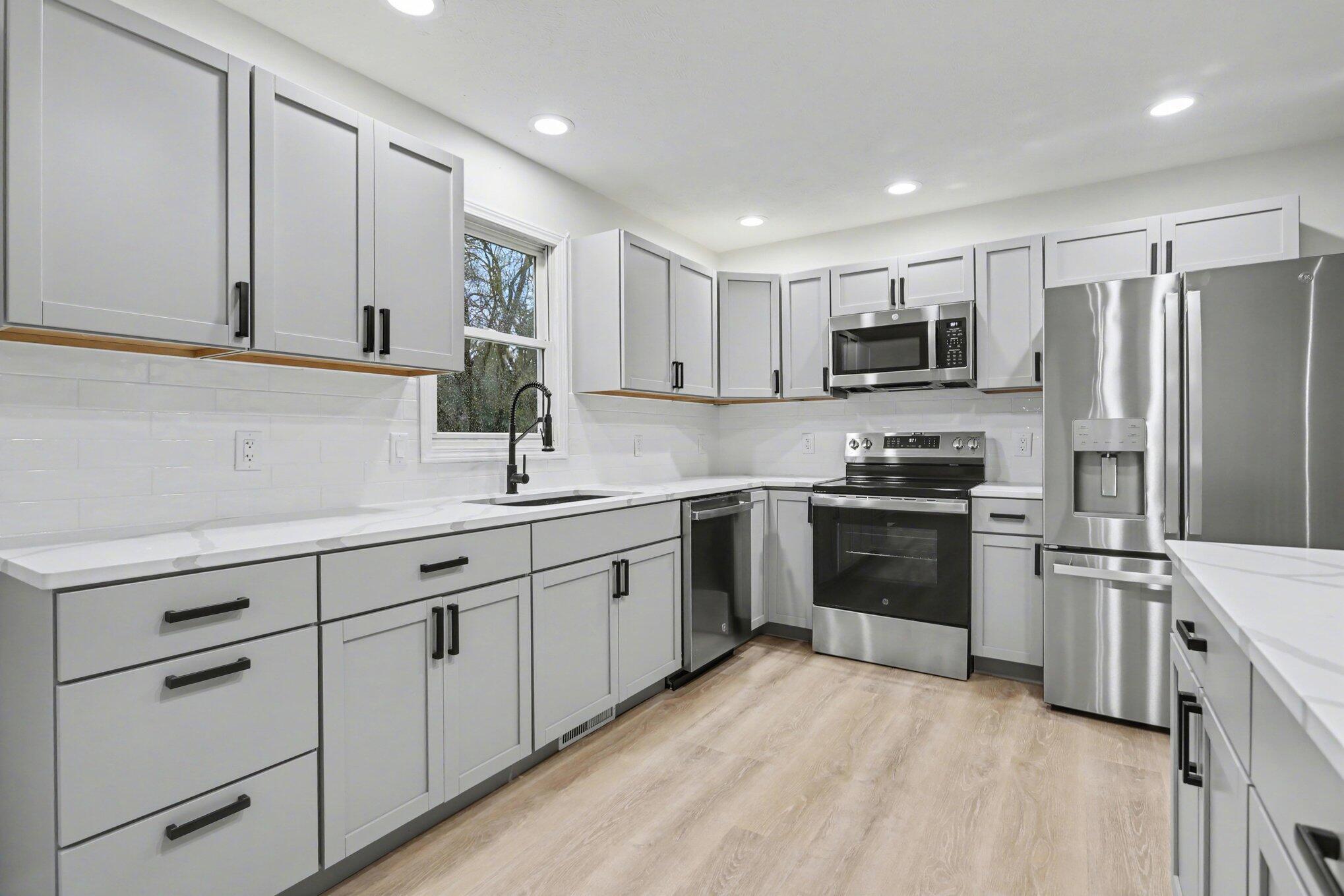676 N 10th Street Property Photo 5