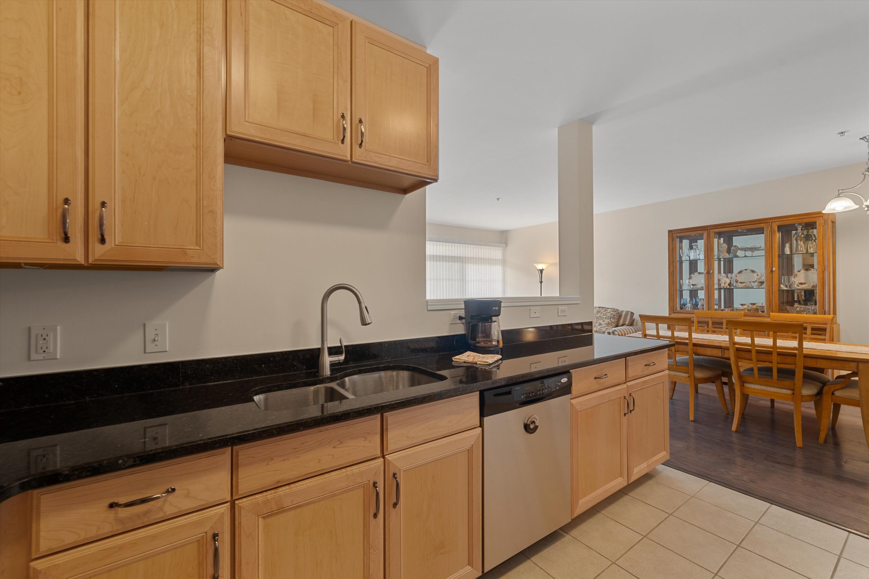228 W Oakbrook Drive Property Photo 12