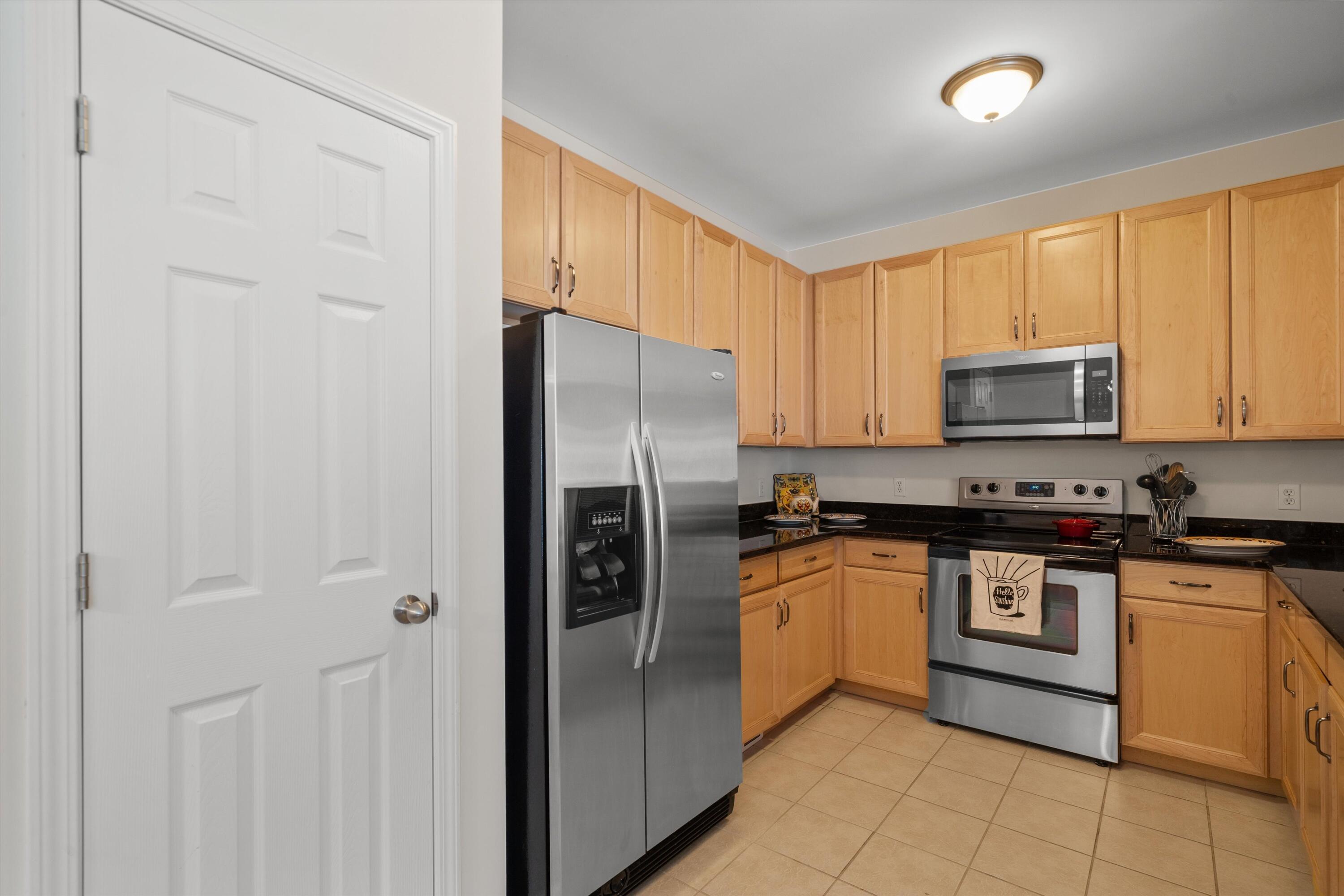 228 W Oakbrook Drive Property Photo 13