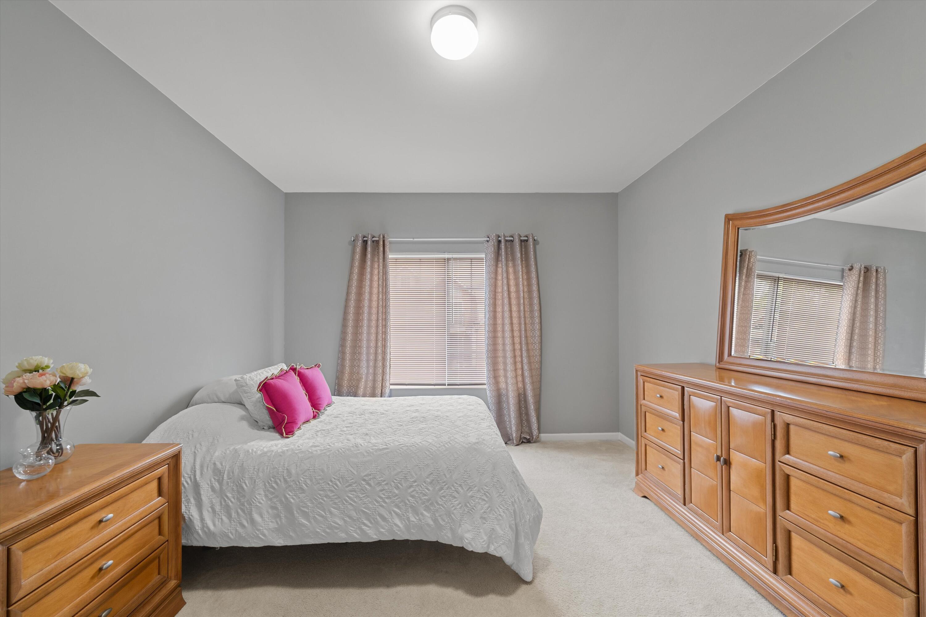 228 W Oakbrook Drive Property Photo 14