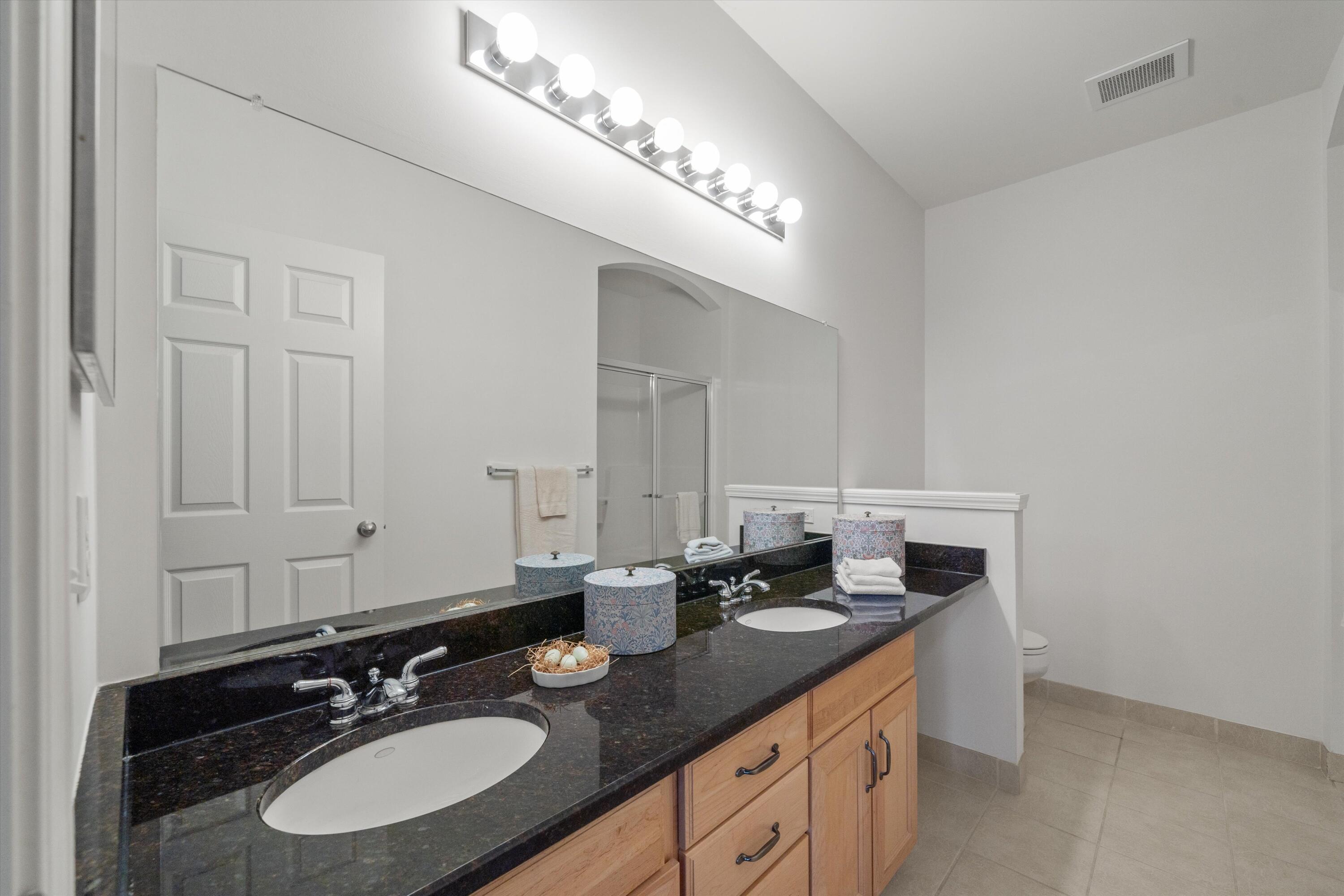228 W Oakbrook Drive Property Photo 16