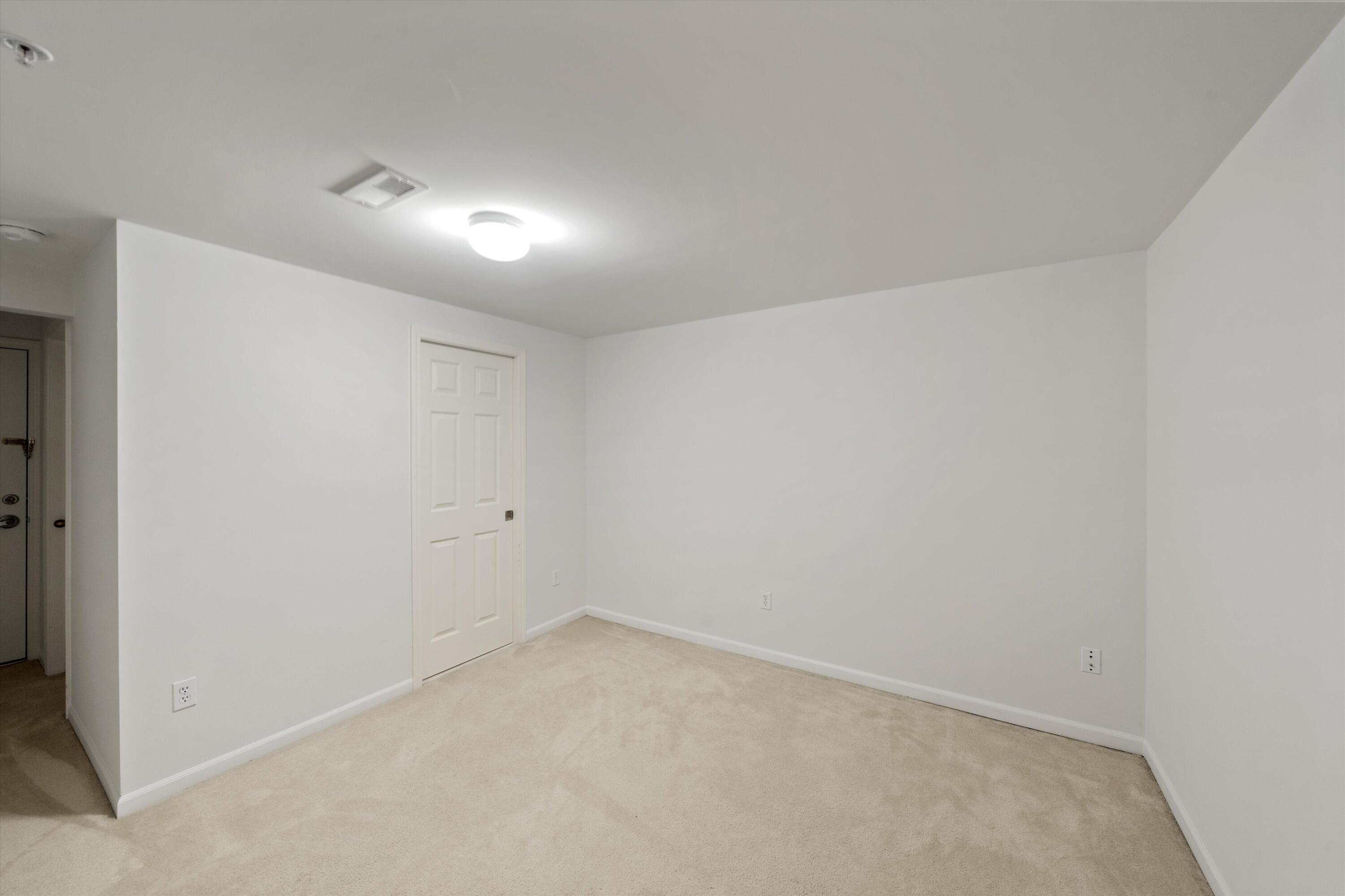 228 W Oakbrook Drive Property Photo 27