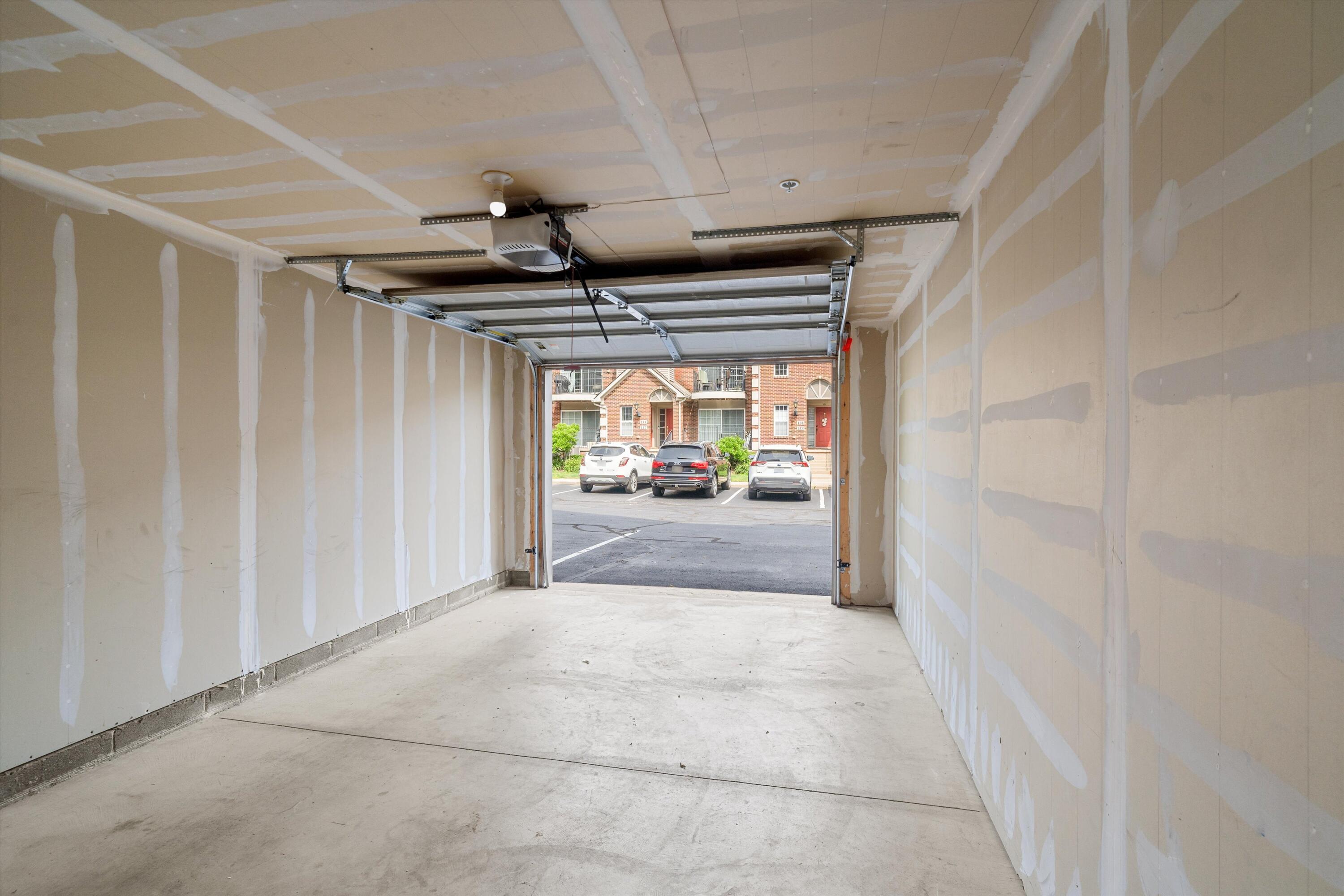 228 W Oakbrook Drive Property Photo 34
