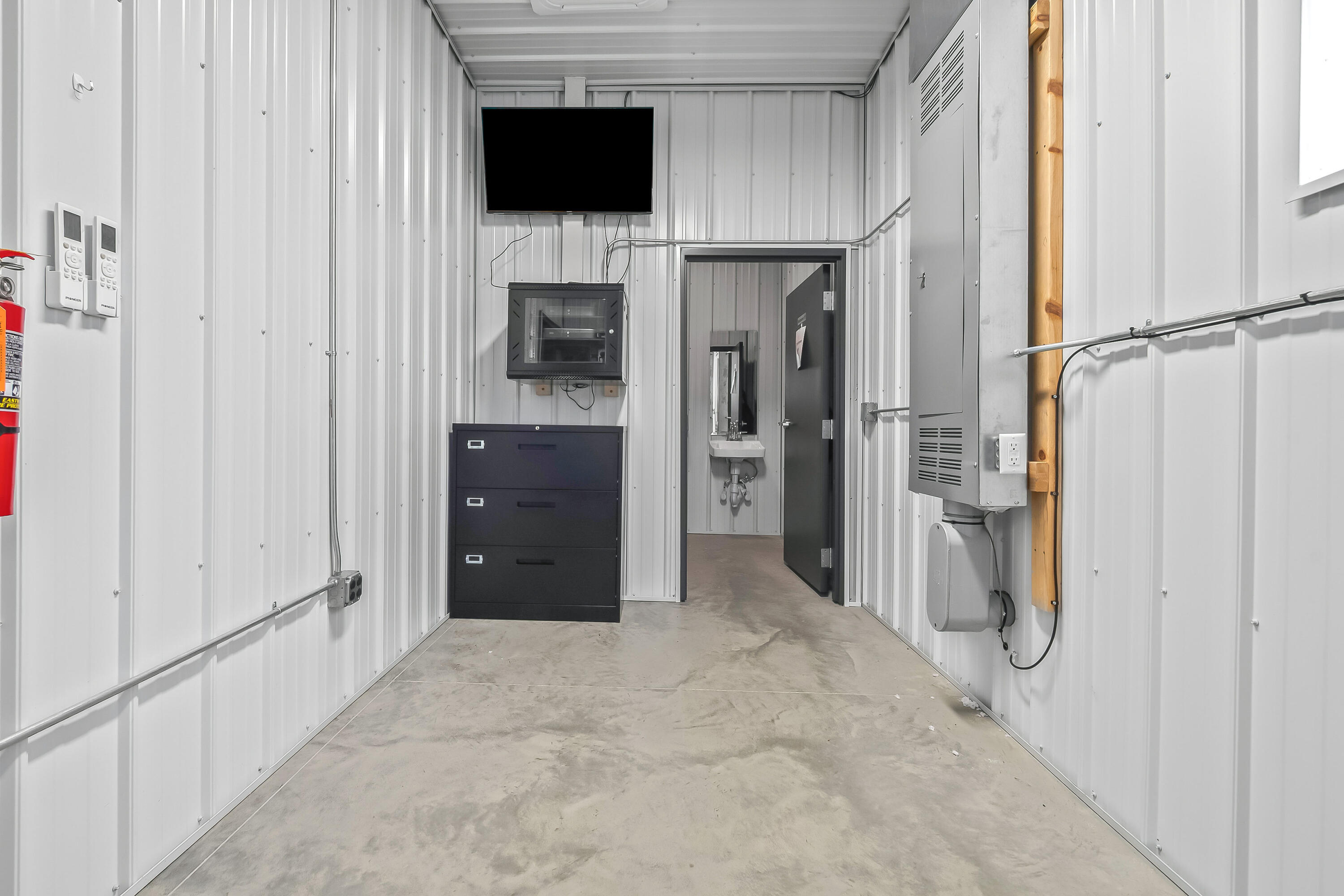7505 E Reading Road E Property Photo 13