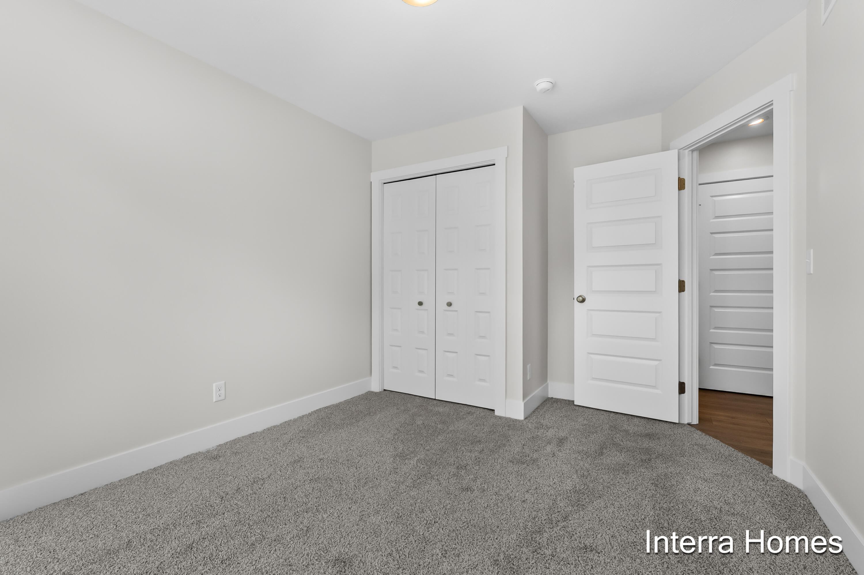 325 Round Hill Road Property Photo 4