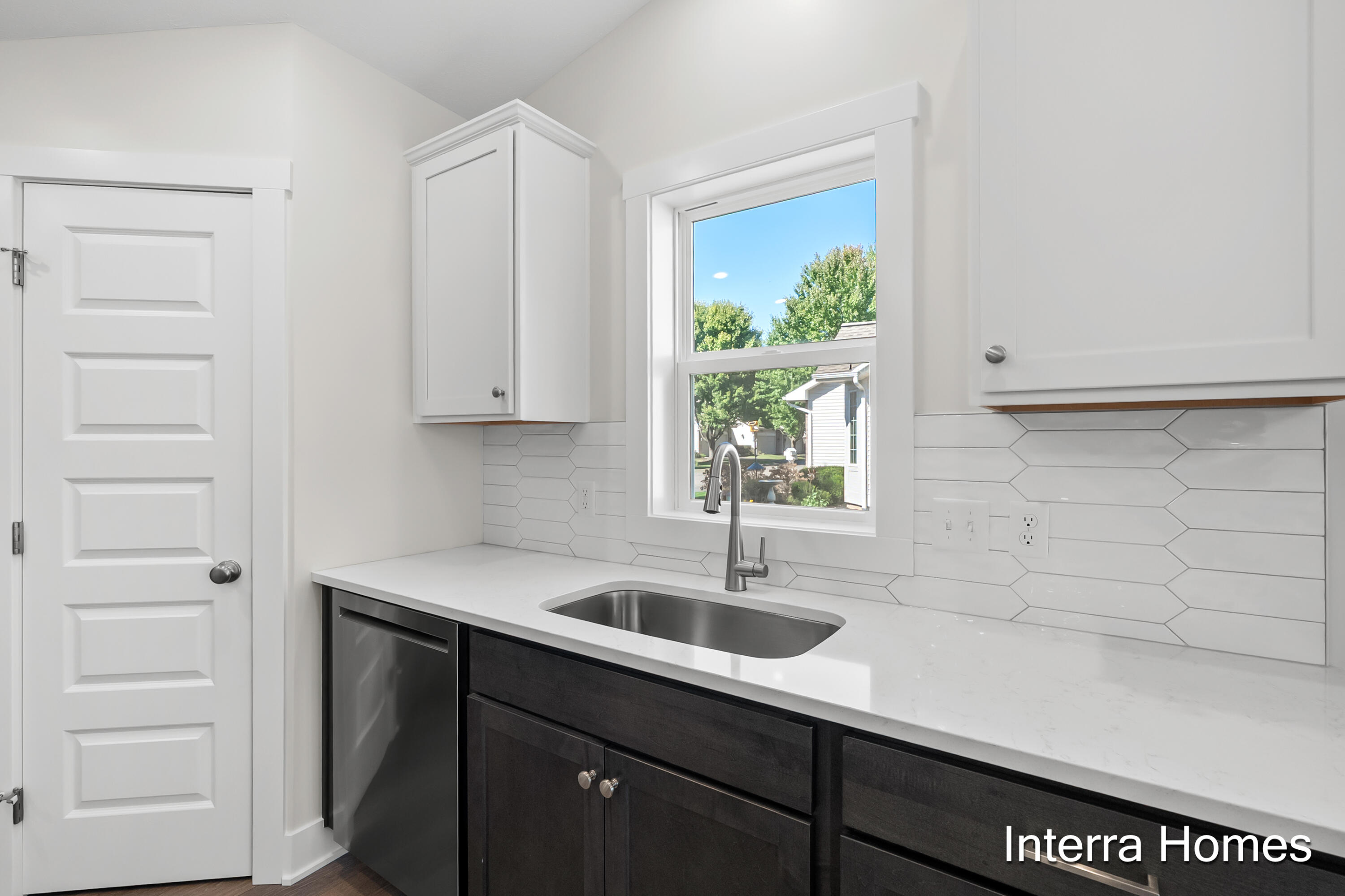 325 Round Hill Road Property Photo 8