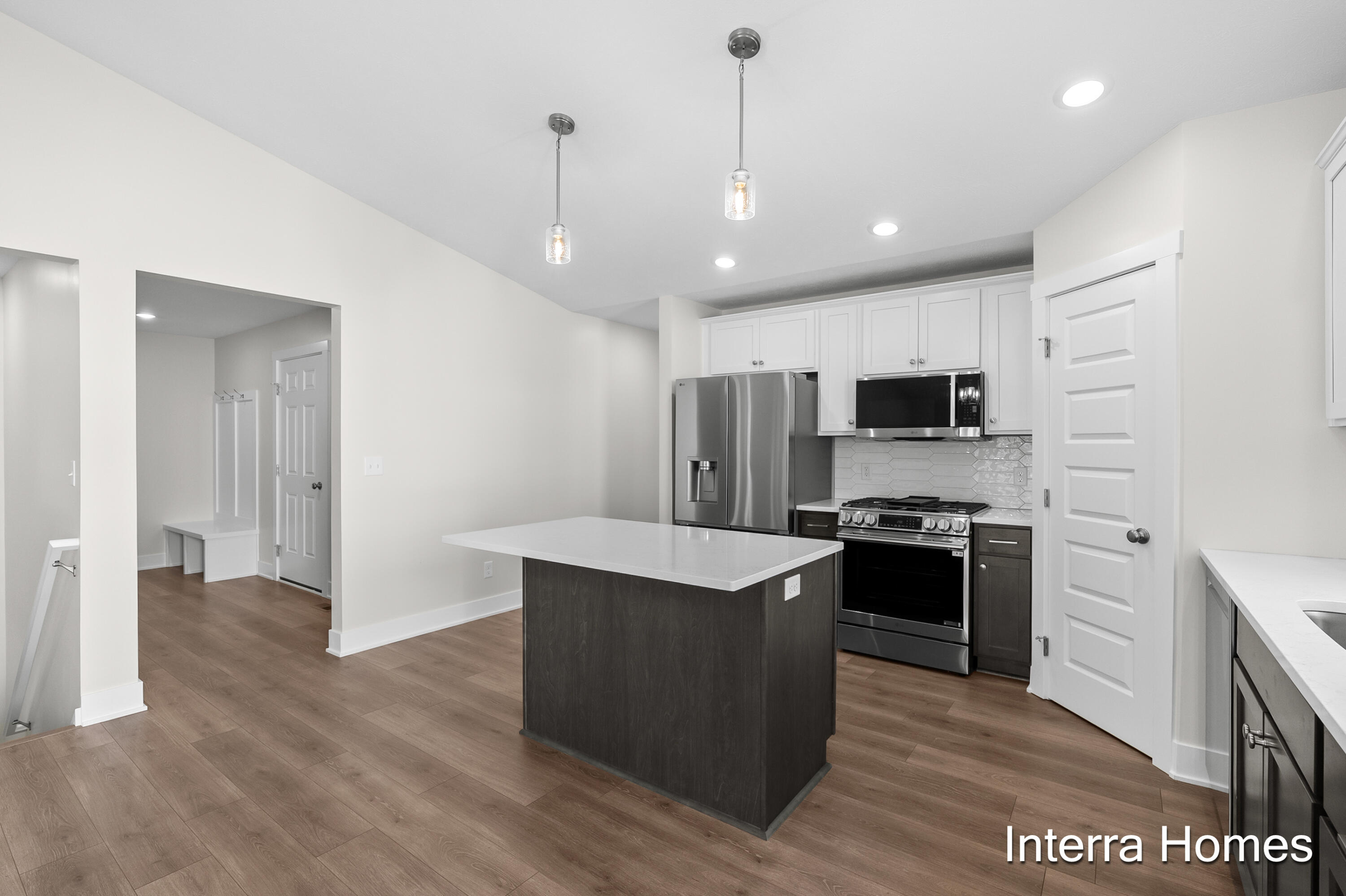 325 Round Hill Road Property Photo 10