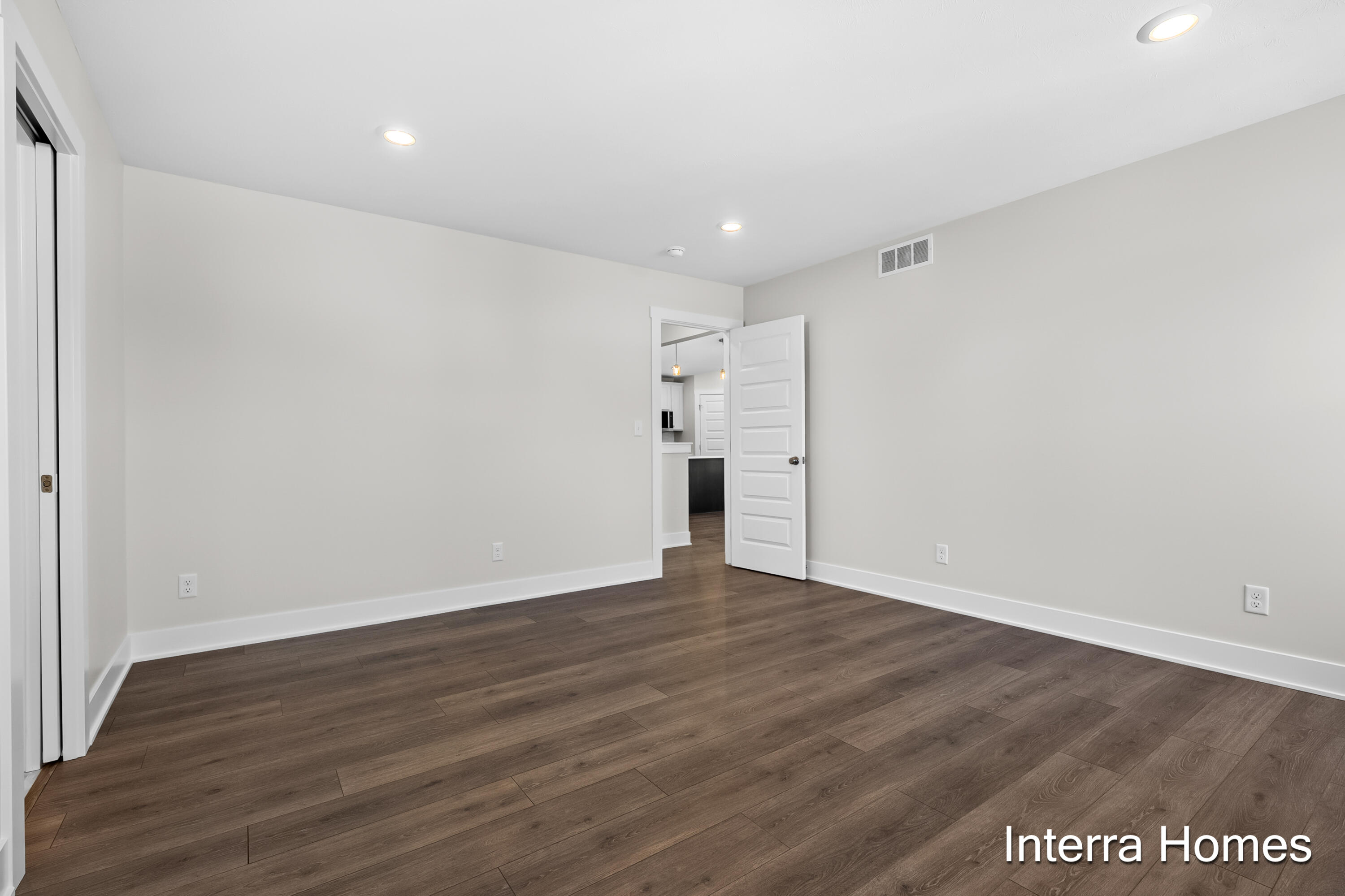 325 Round Hill Road Property Photo 20
