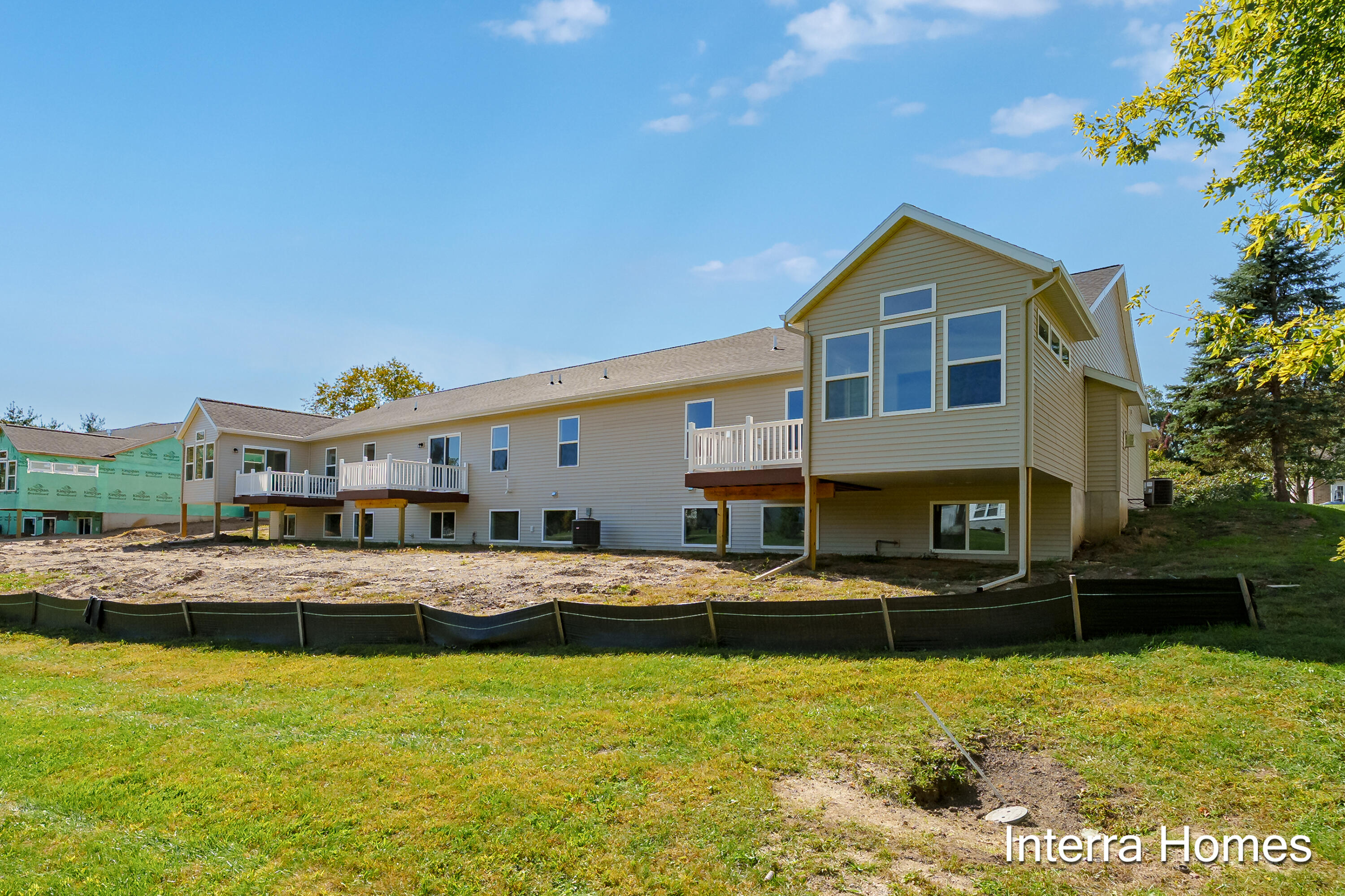 325 Round Hill Road Property Photo 34
