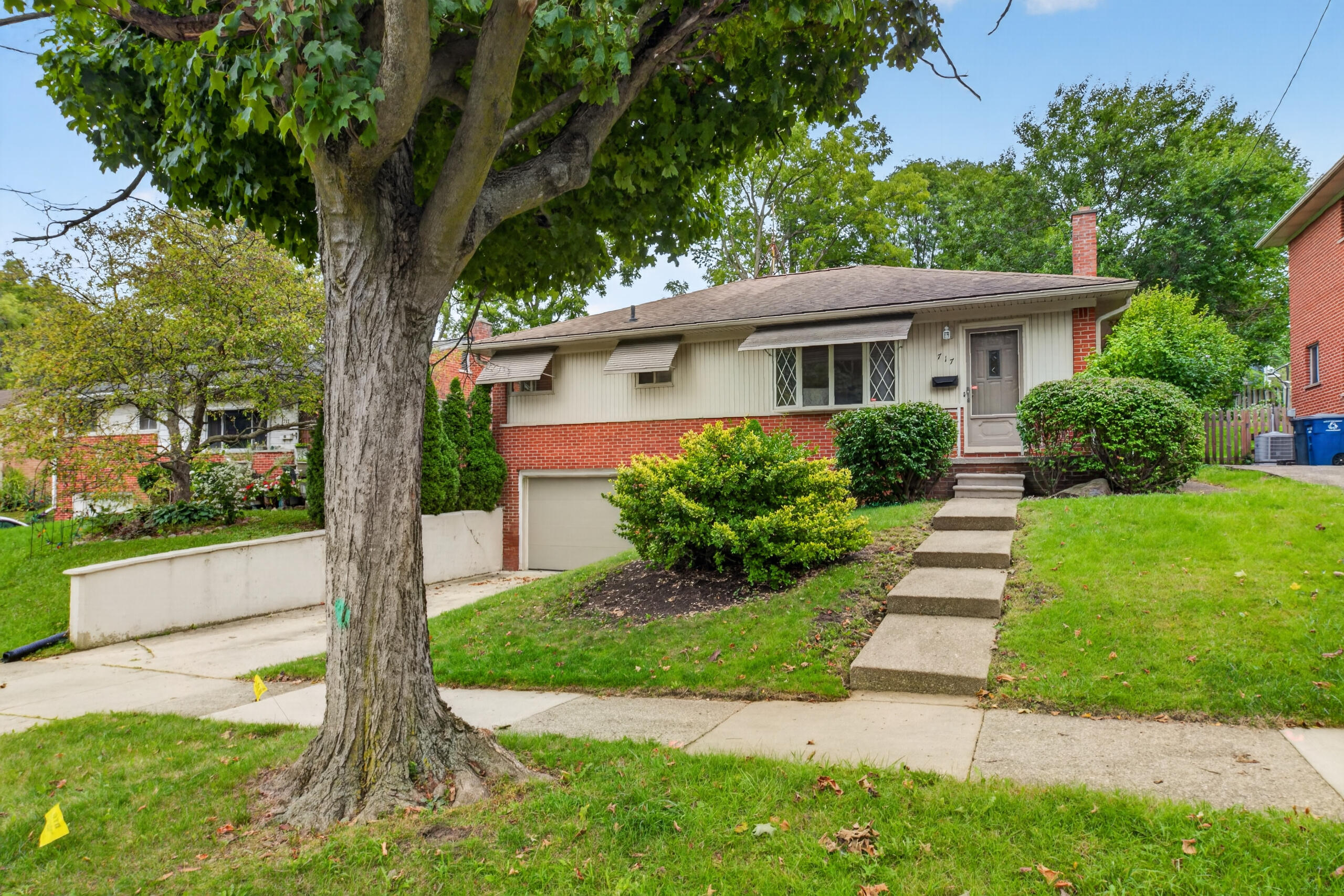 717 Madison Place Property Photo 1
