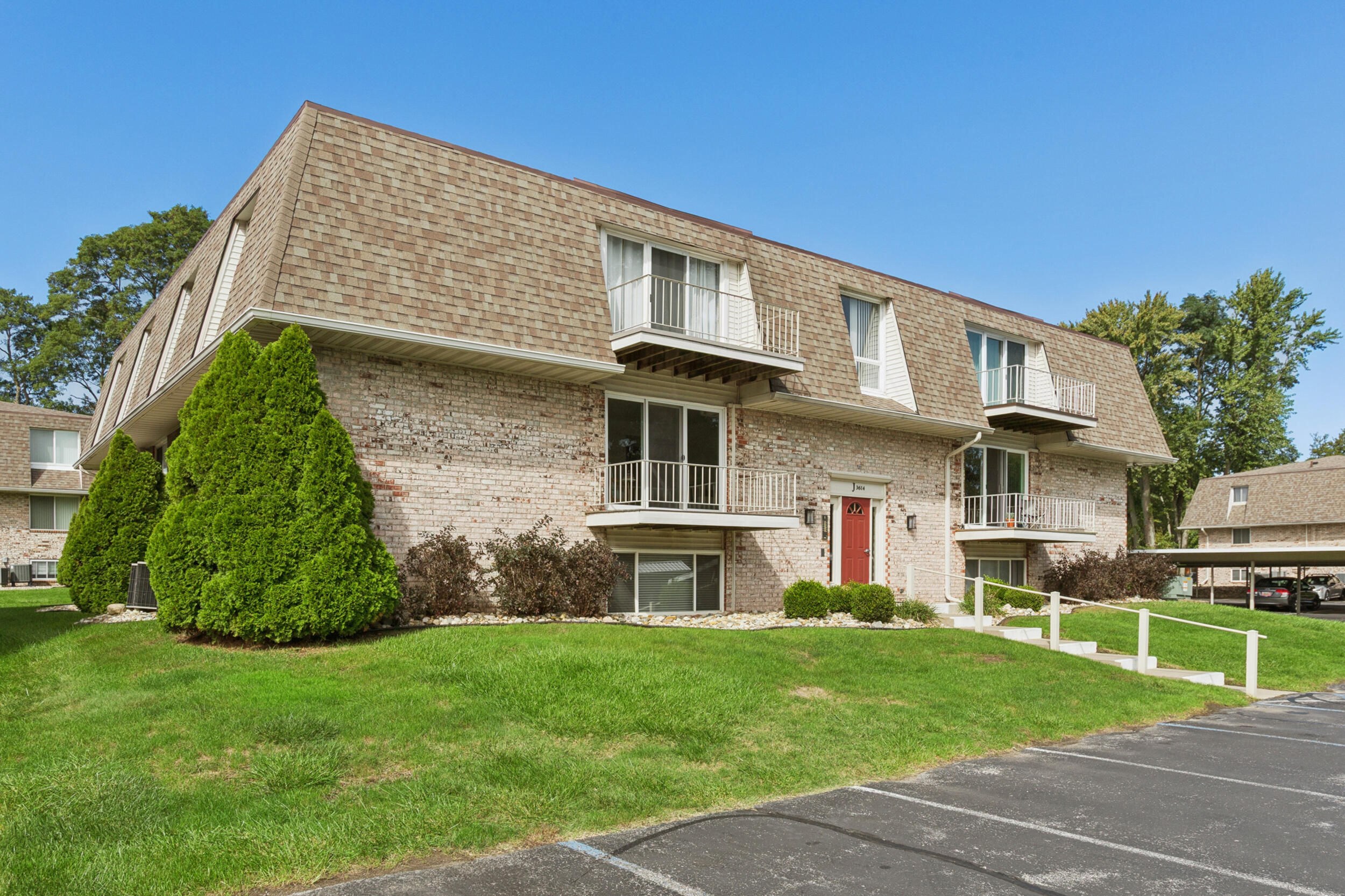 3614 N Lakeshore Drive Unit J5 Property Photo 1