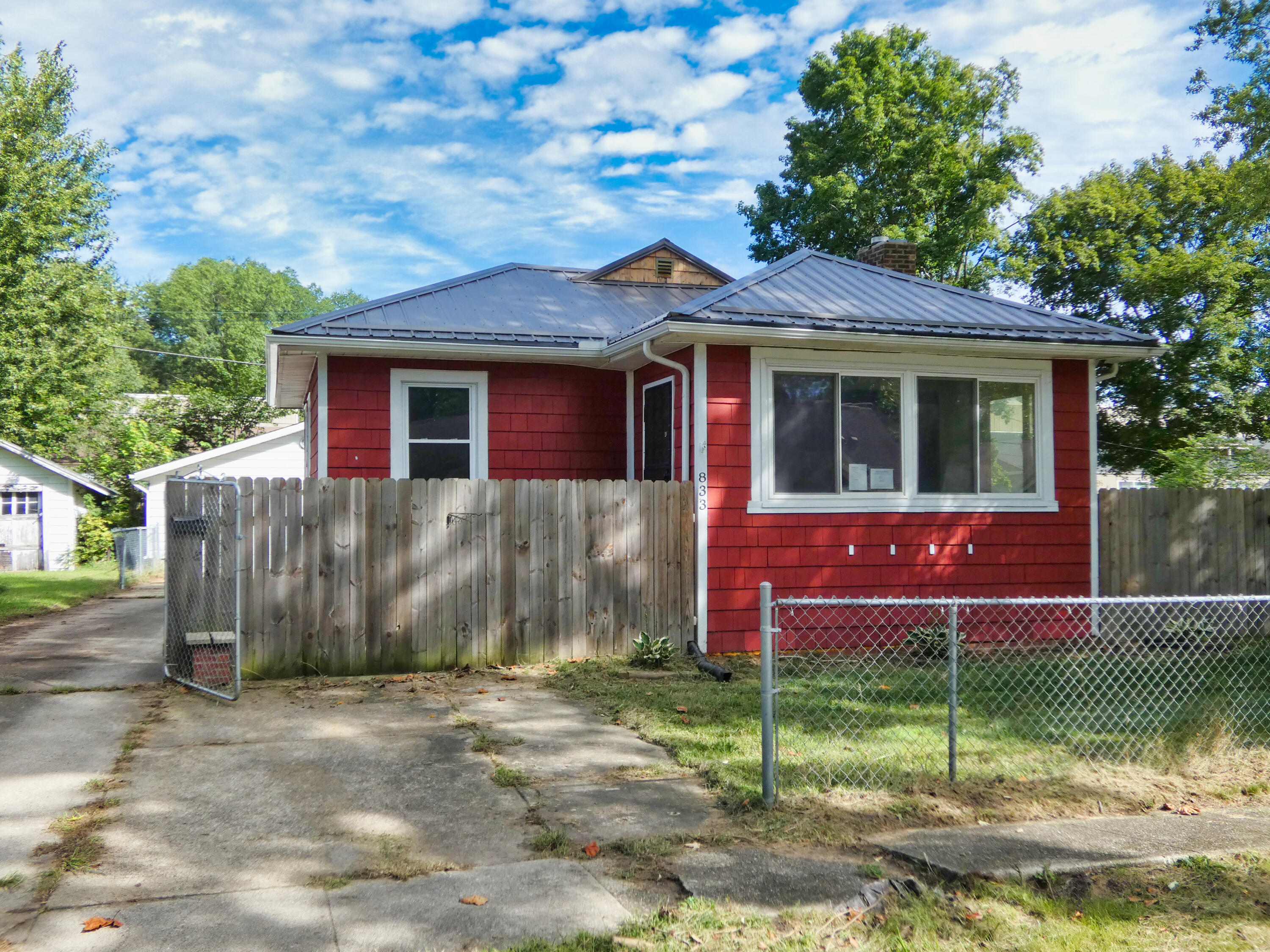 833 Burns Street Property Photo 1