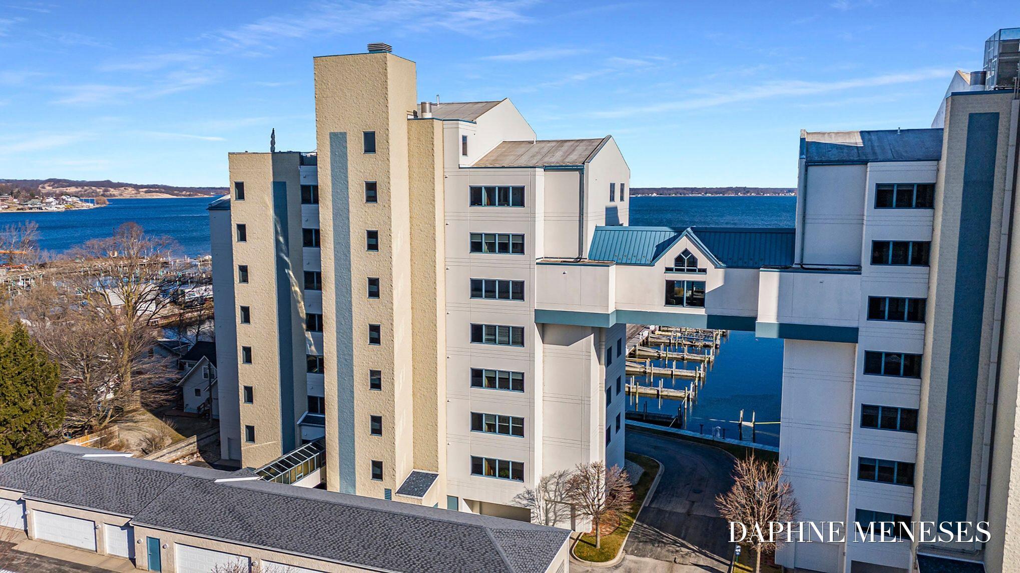 2964 Lakeshore Drive #e403 Property Photo 3