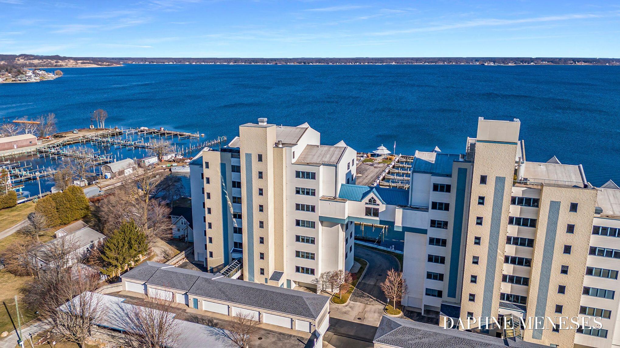 2964 Lakeshore Drive #e403 Property Photo 4