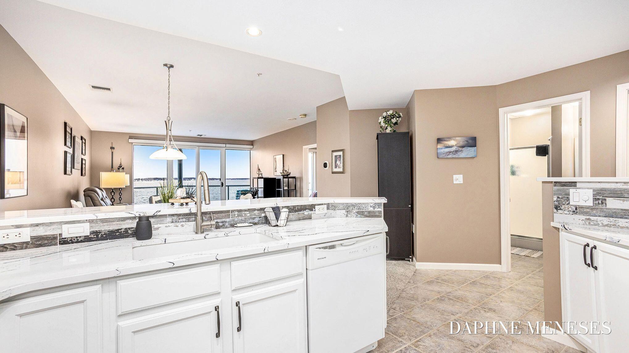 2964 Lakeshore Drive #e403 Property Photo 16
