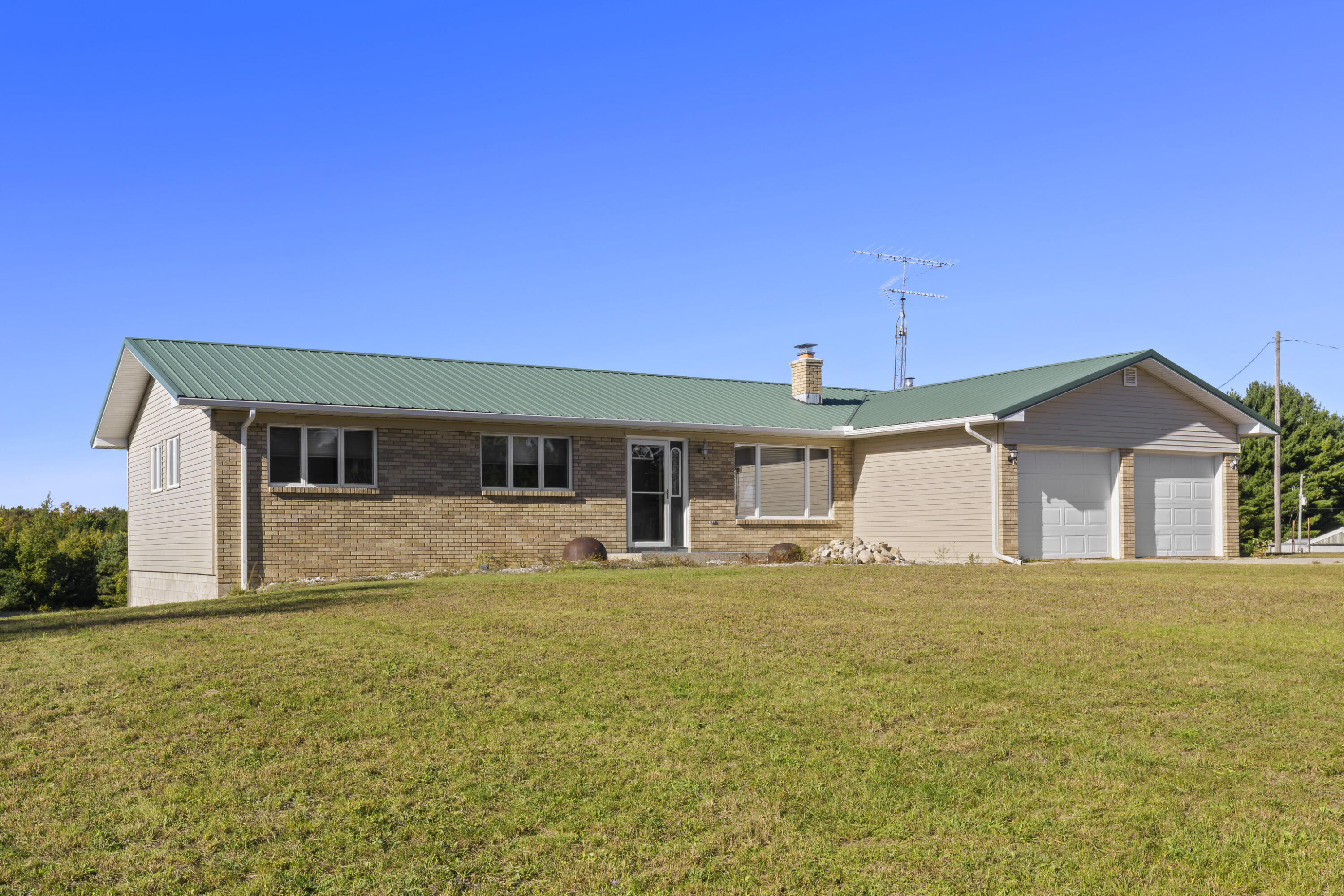 6088 Demerly Road Property Photo 1