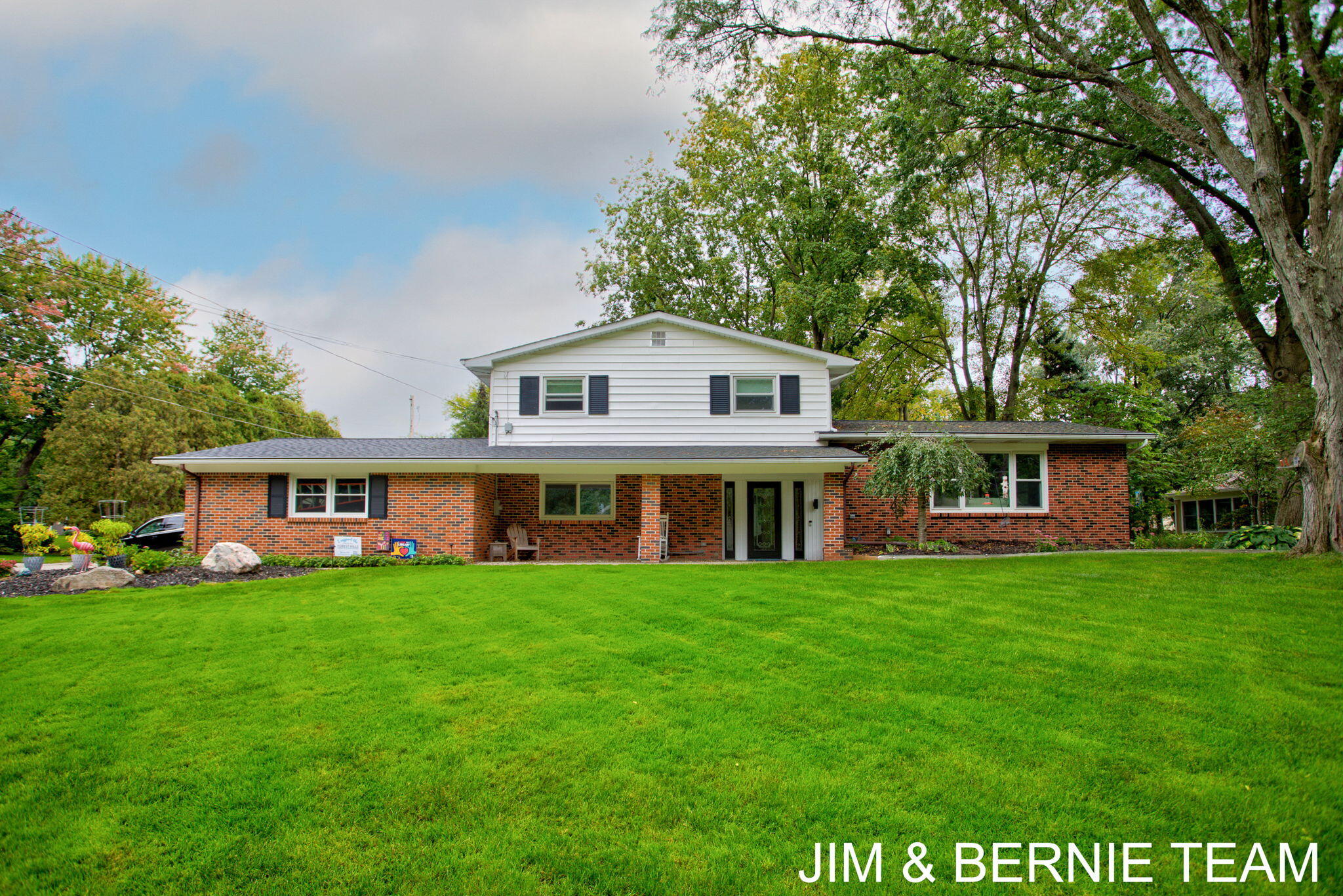 500 Greenbrier Drive Se Property Photo 1
