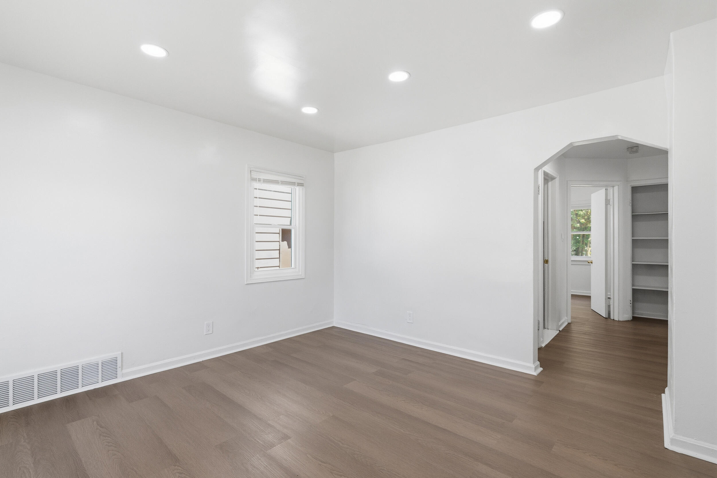6816 Evergreen Road Property Photo 4