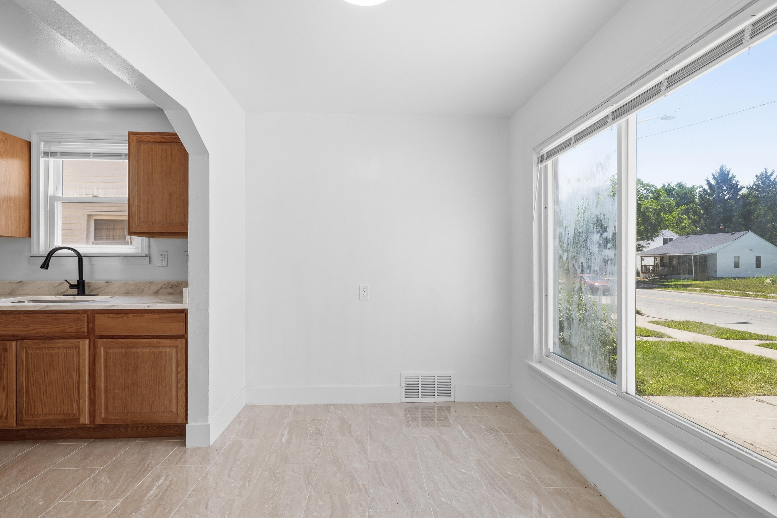 6816 Evergreen Road Property Photo 6
