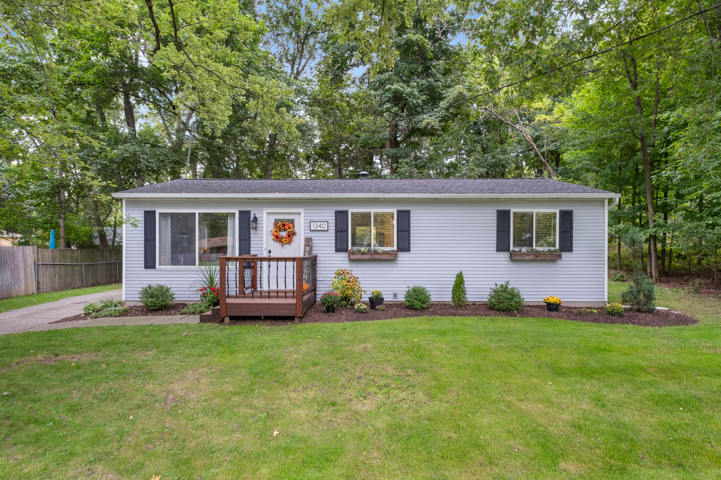 1340 Knapp Street Ne Property Photo 1