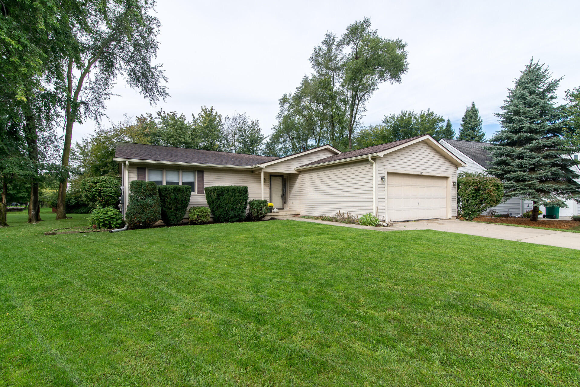 1371 Maplewood Drive Property Photo 1