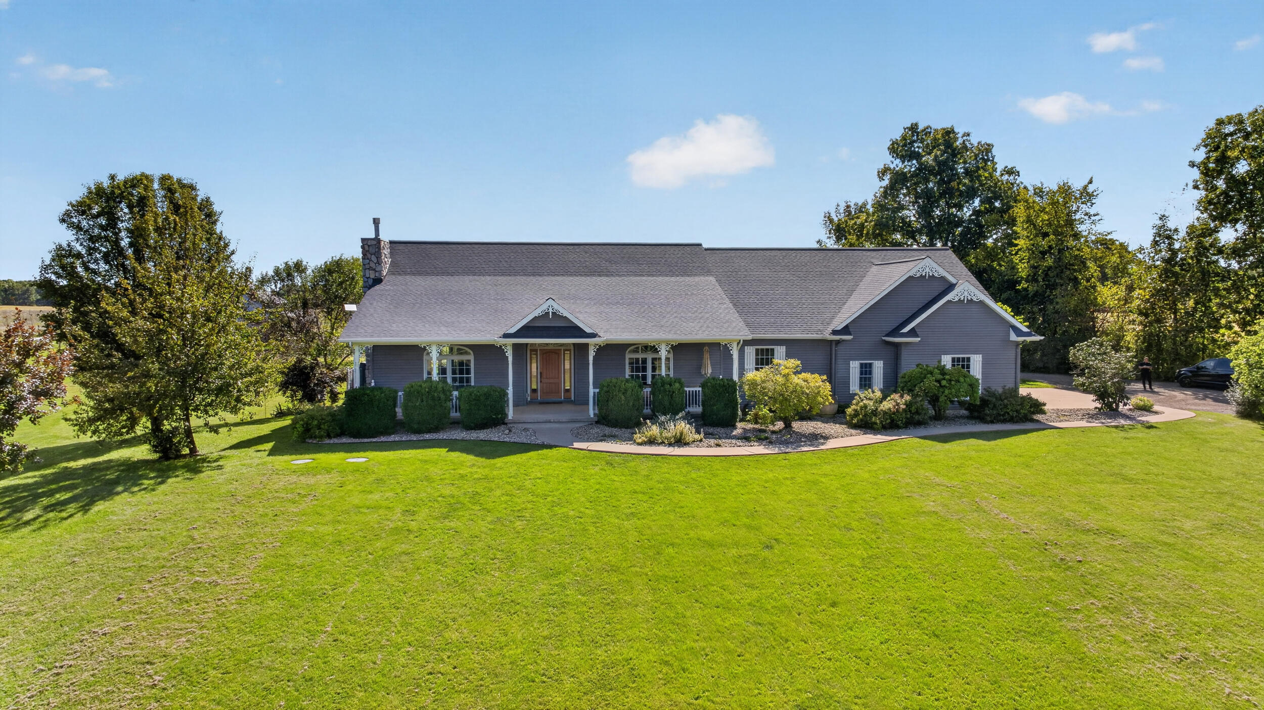 17485 Raymond Road Property Photo 1