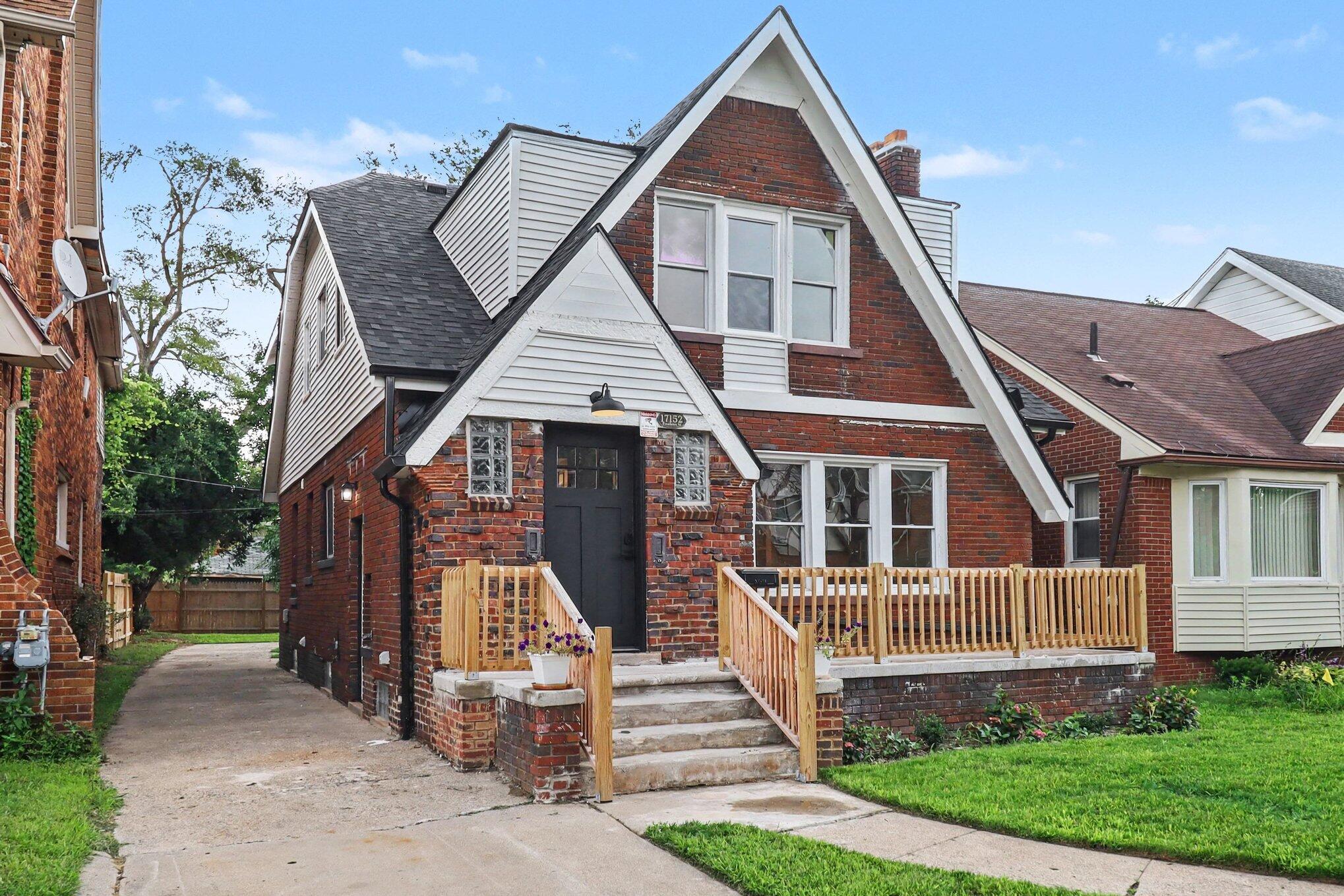 17152 Roselawn Street Property Photo 4