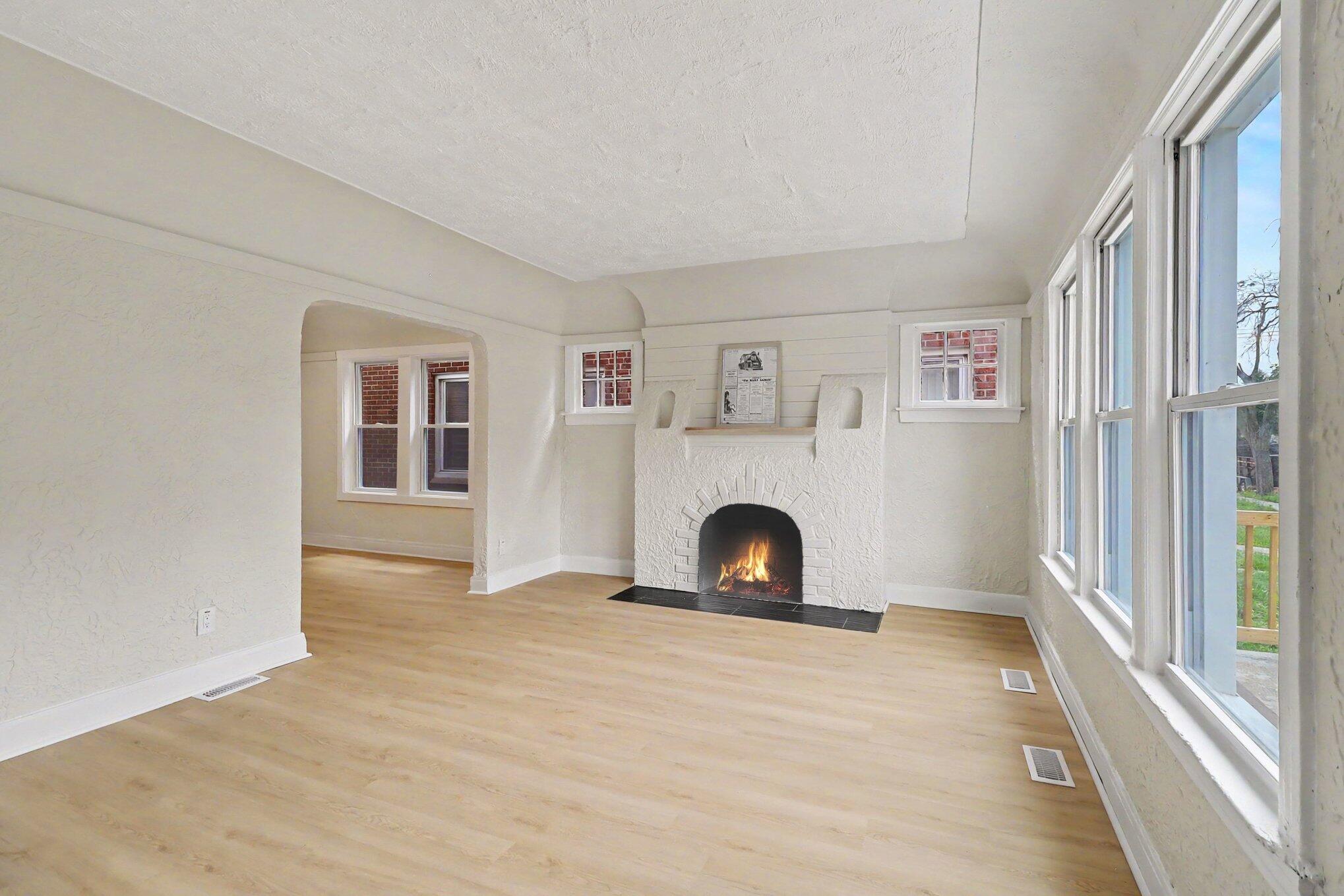 17152 Roselawn Street Property Photo 6