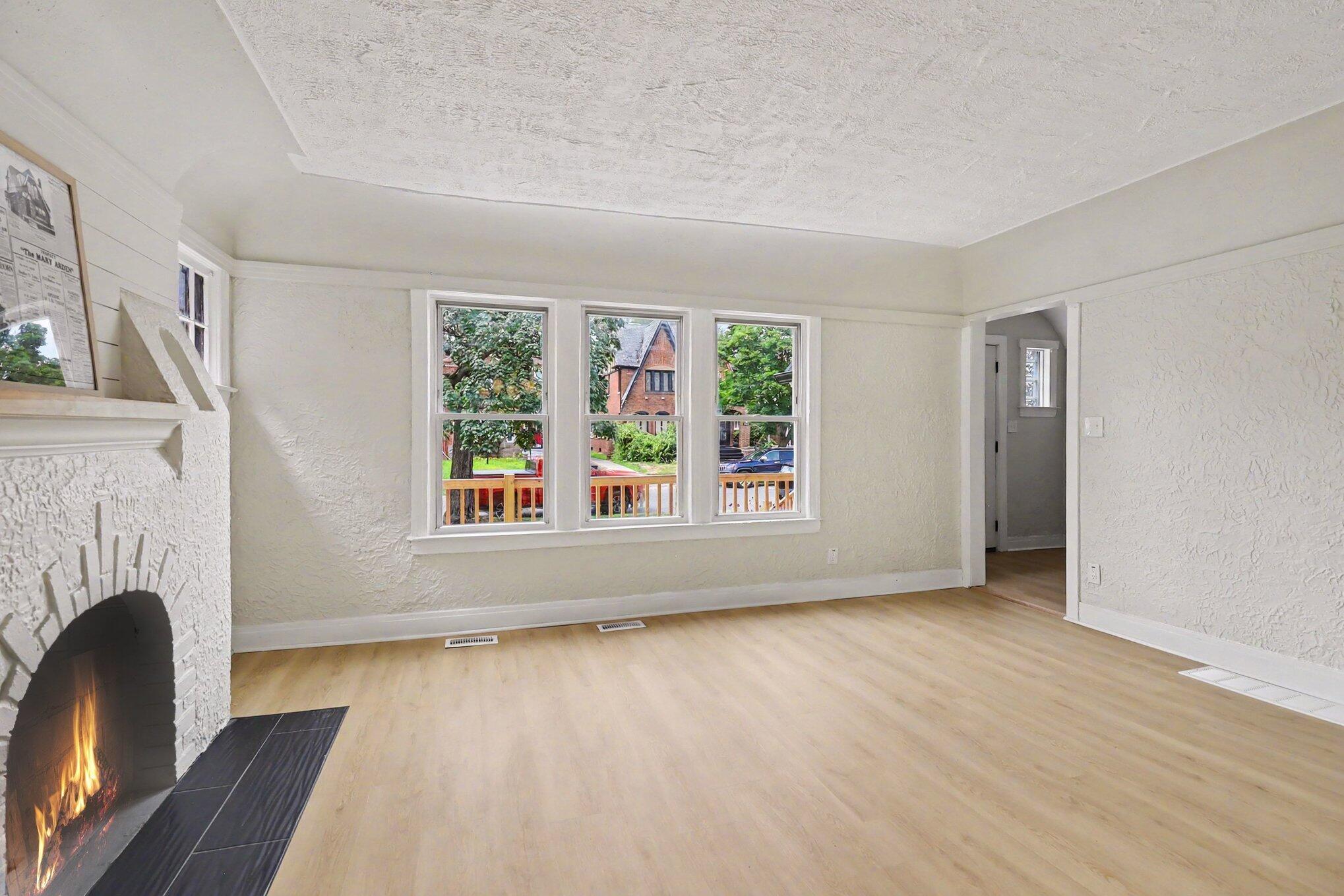 17152 Roselawn Street Property Photo 8