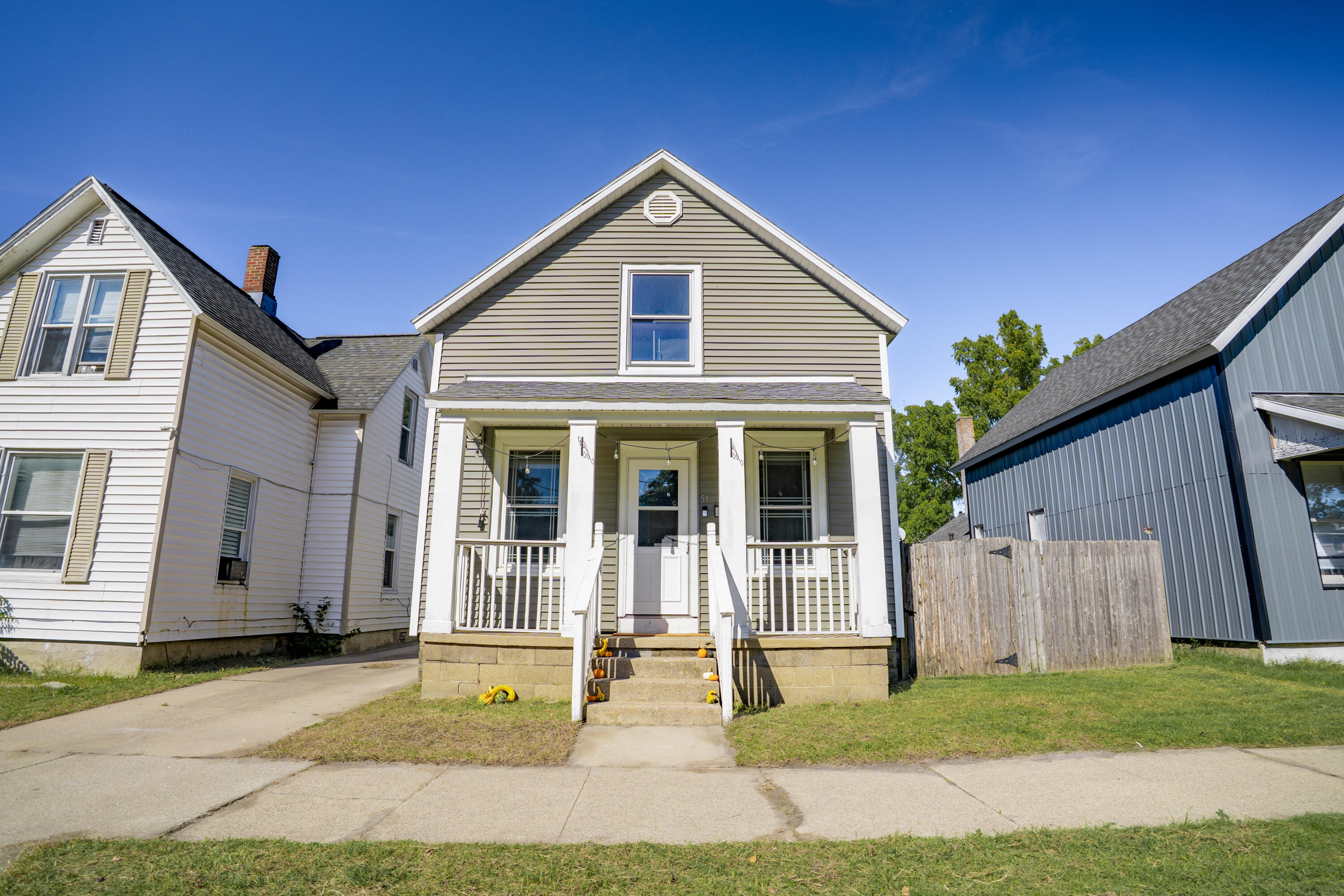 51 E 18th Street Property Photo 1