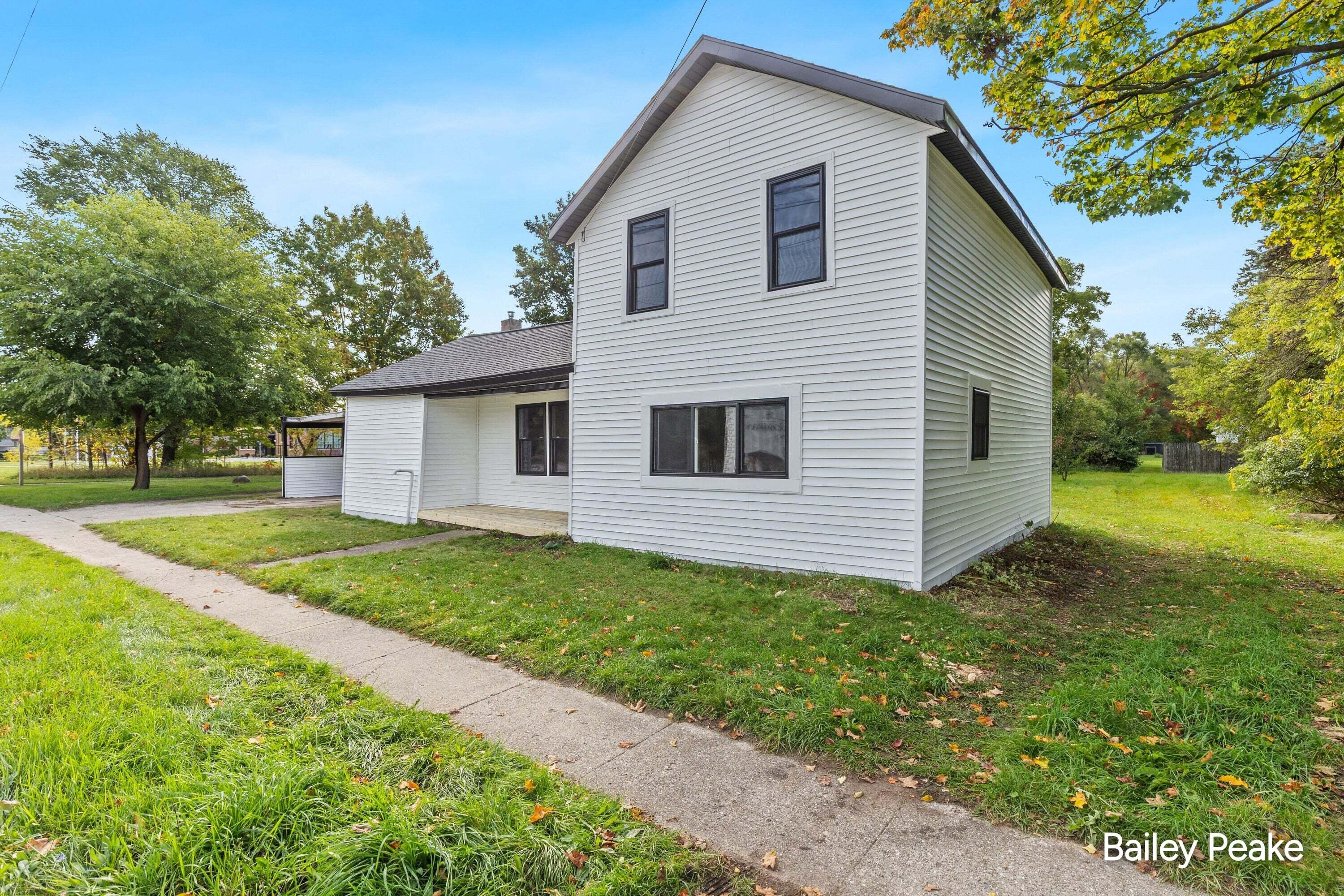 178 W Muskegon Street Ne Property Photo 1
