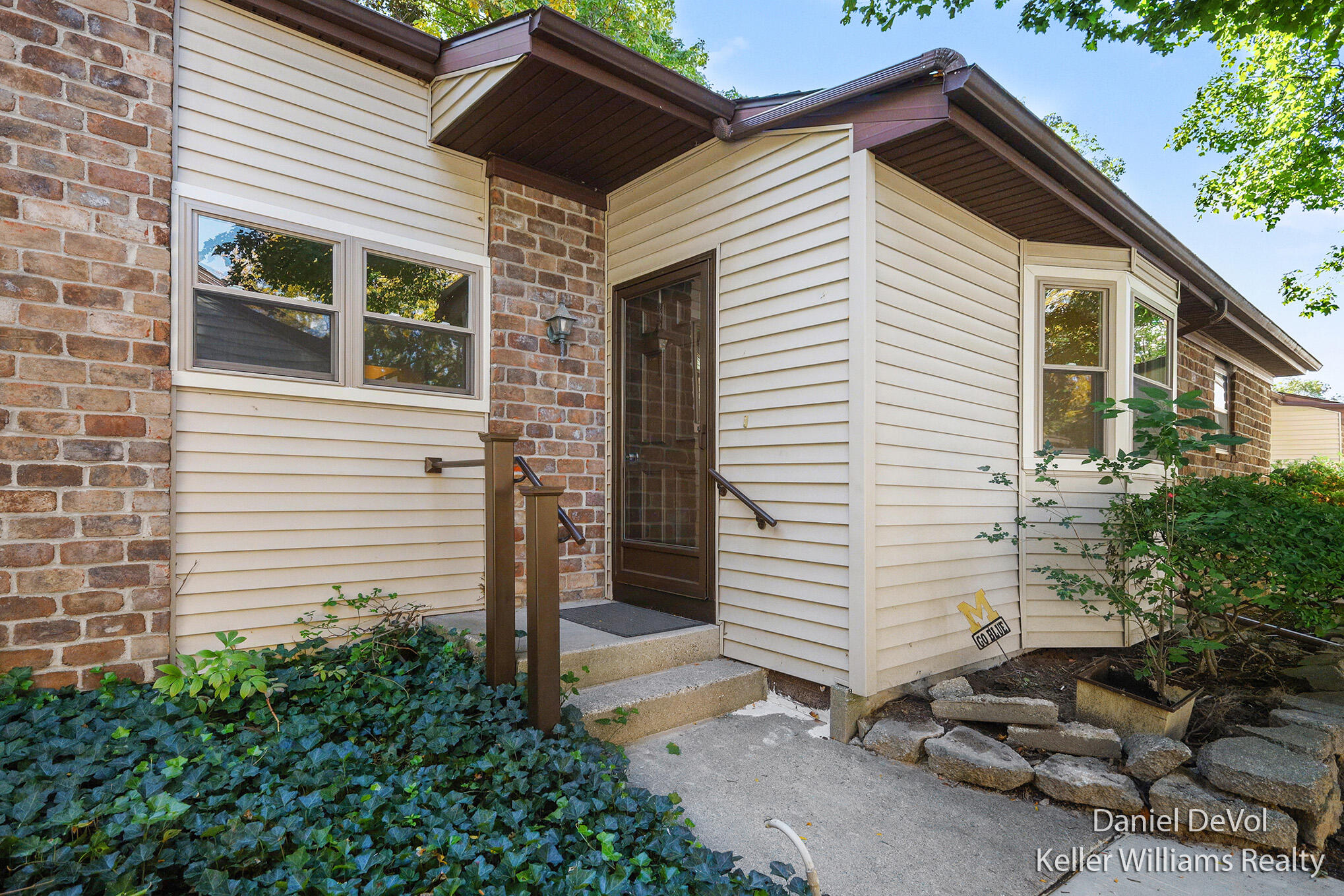 2697 Chatham Woods Drive Se Property Photo 1