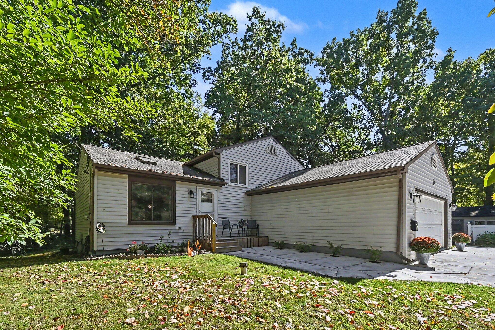 1970 Country Club Way Property Photo 1