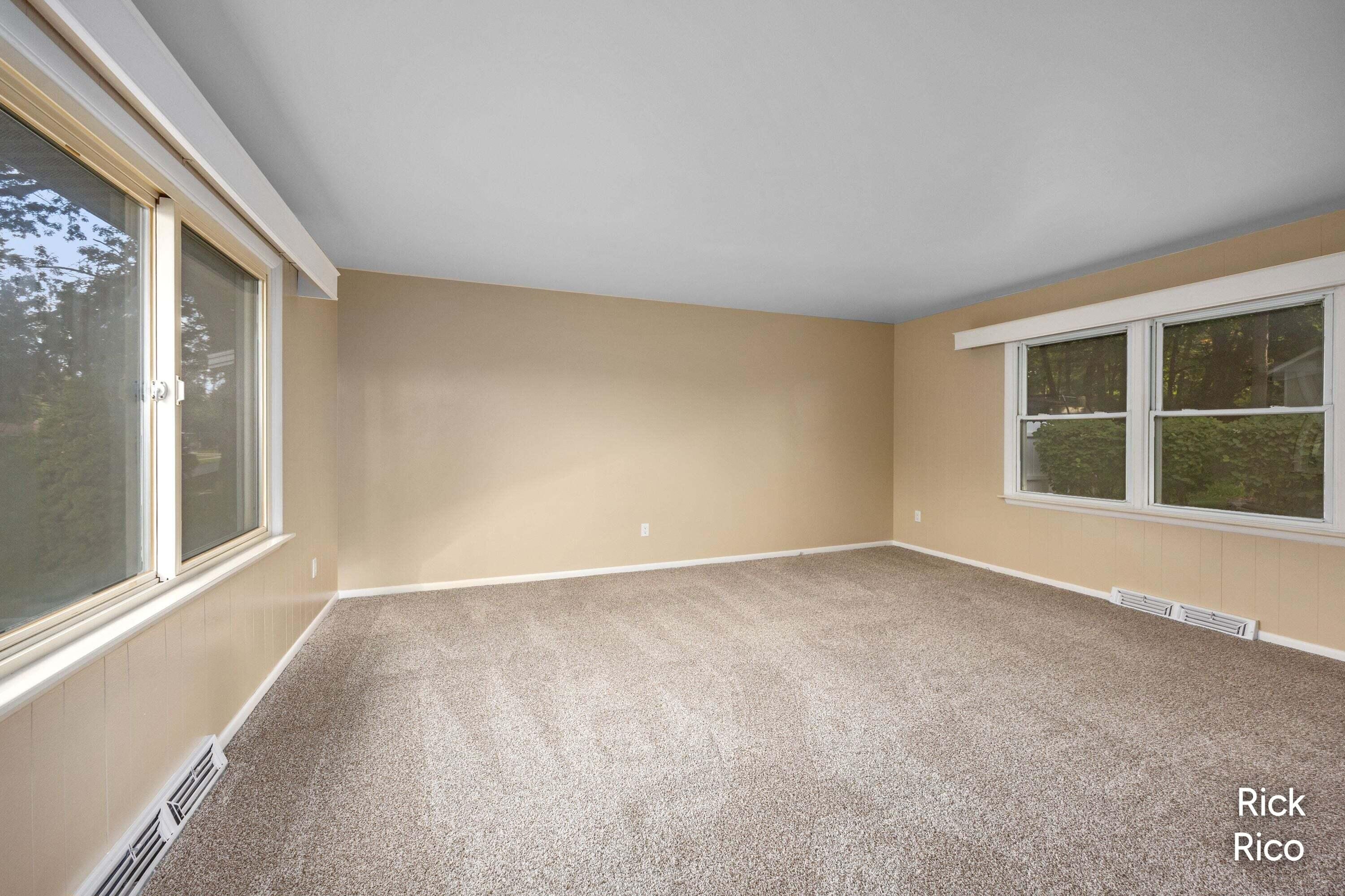 4890 Burgis Avenue Se Property Photo 5
